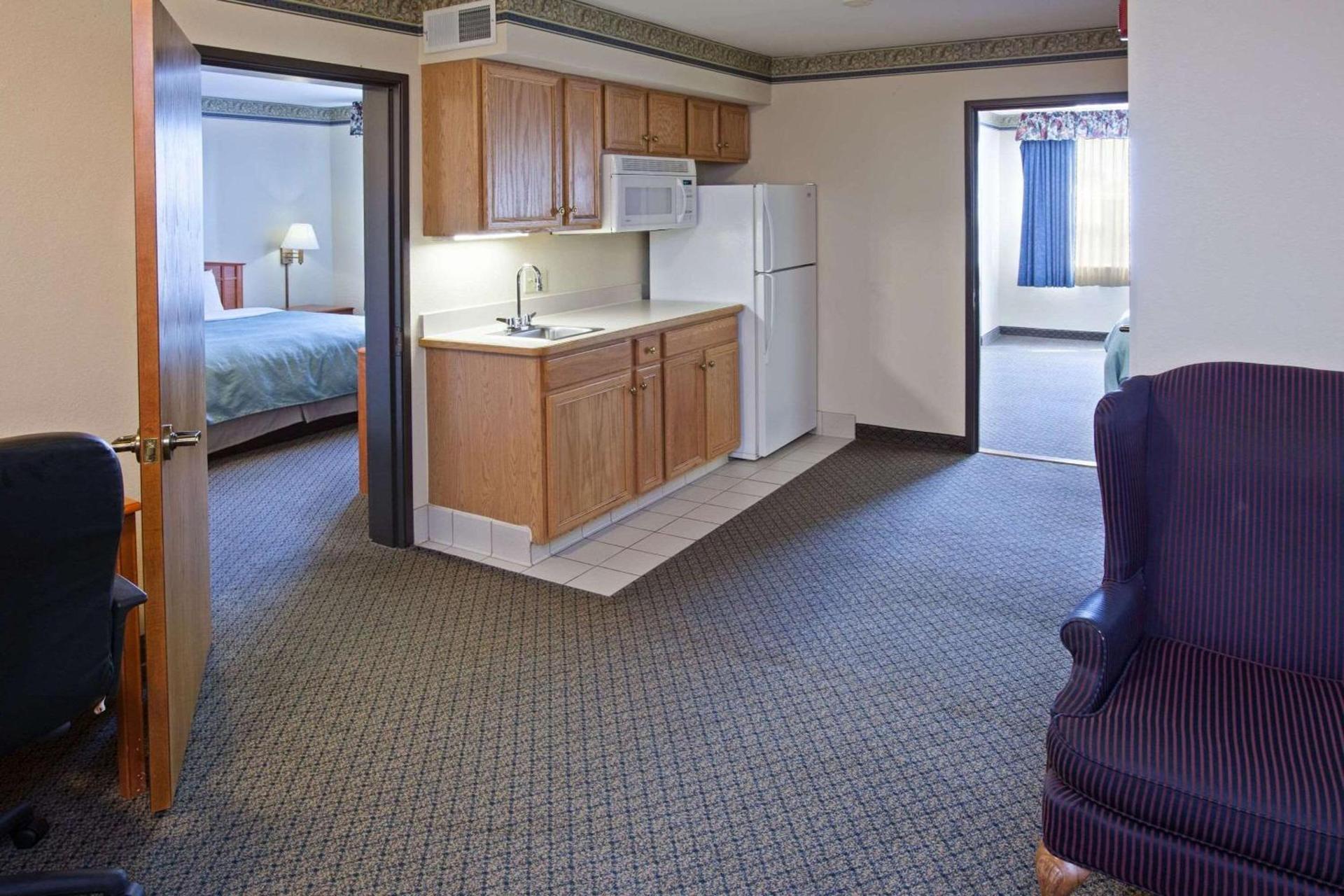Country Inn & Suites by Radisson, Lansing, MI photo 32