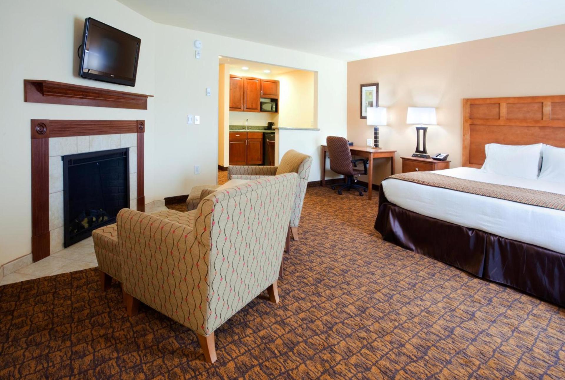 Holiday Inn Express Hotel & Suites Mount Airy by IHG photo 32