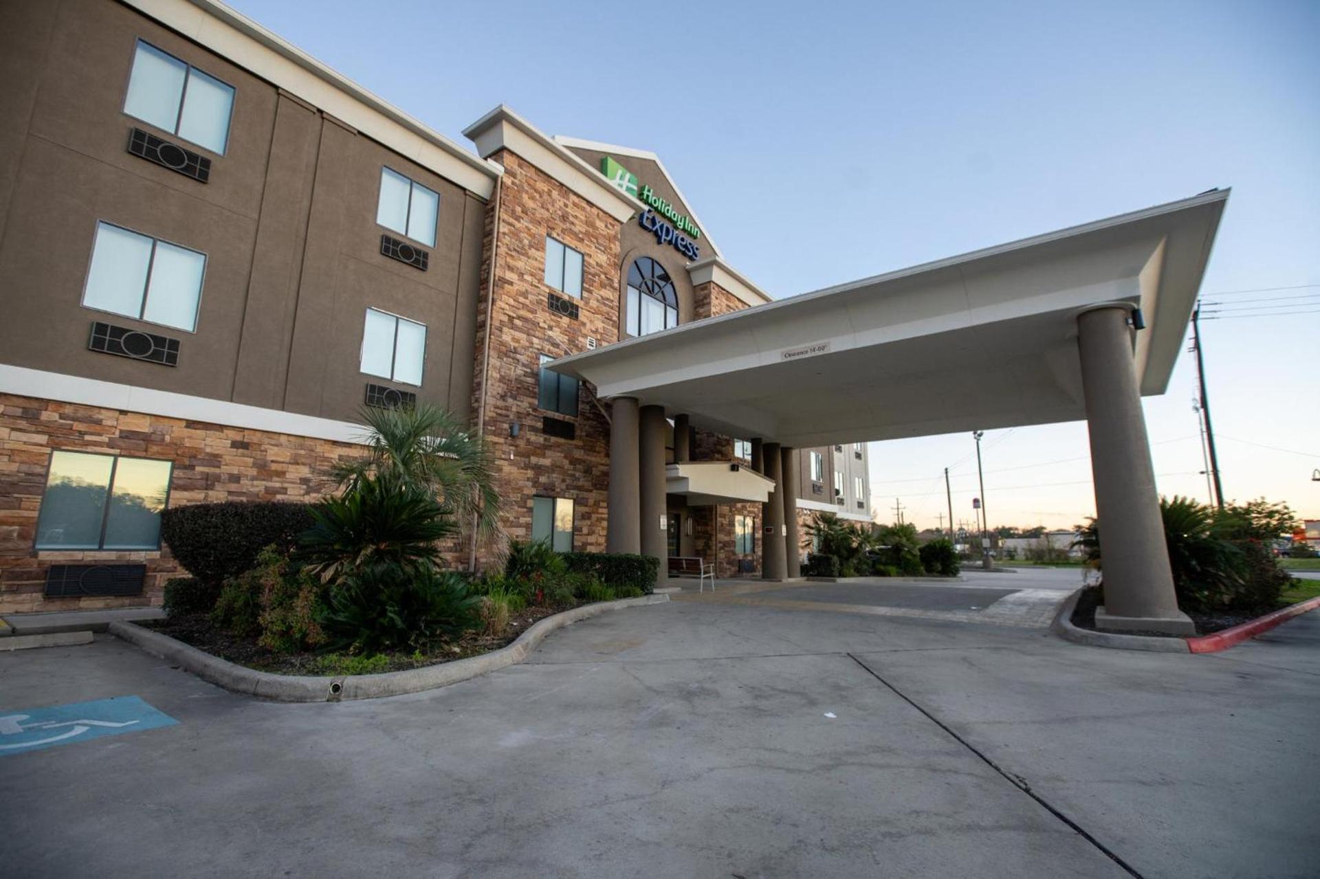 Holiday Inn Express & Suites Cleveland by IHG photo 65