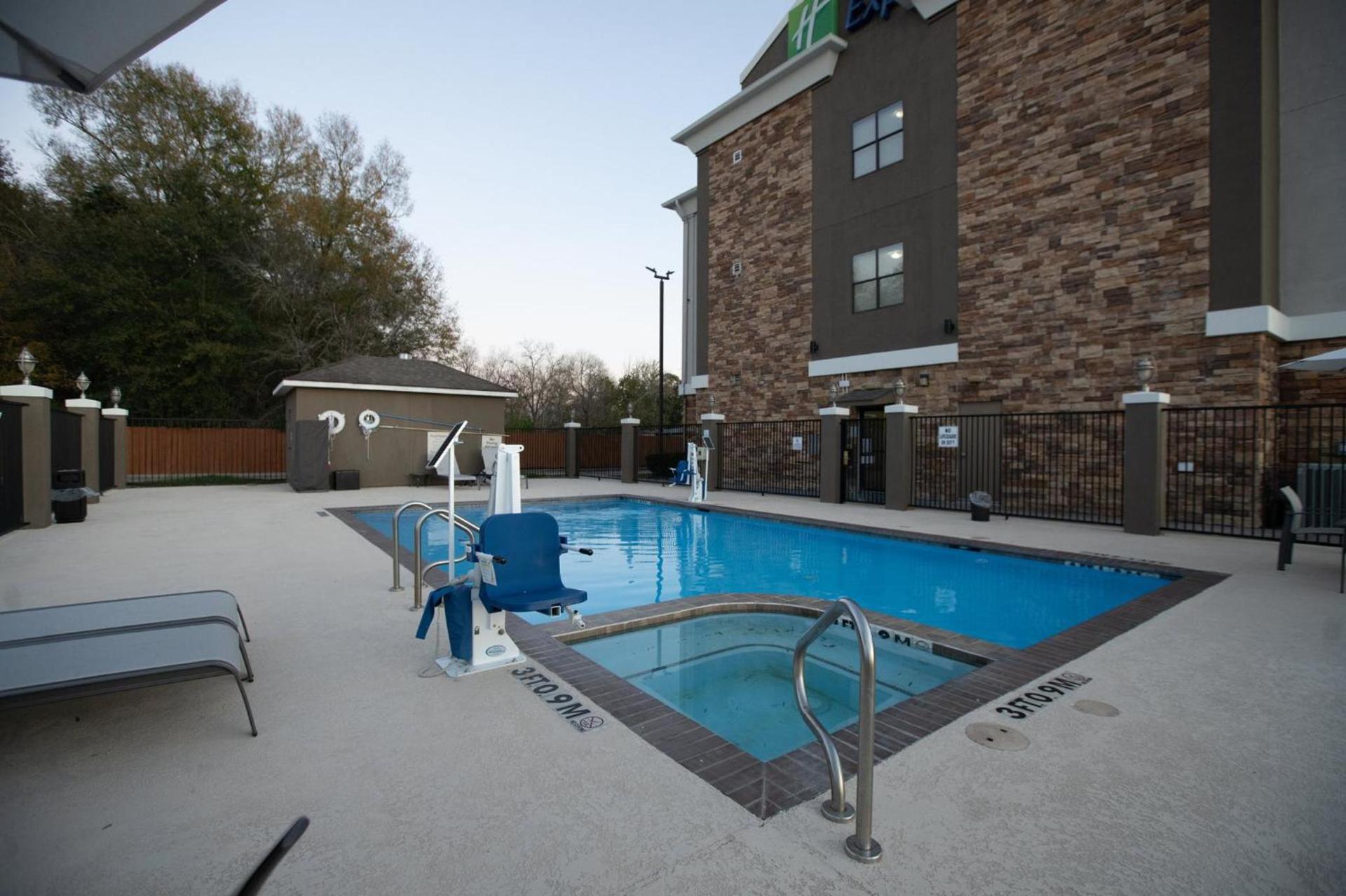 Holiday Inn Express & Suites Cleveland by IHG photo 56