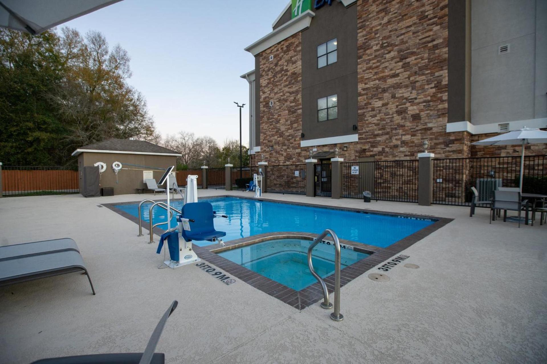 Holiday Inn Express & Suites Cleveland by IHG photo 60