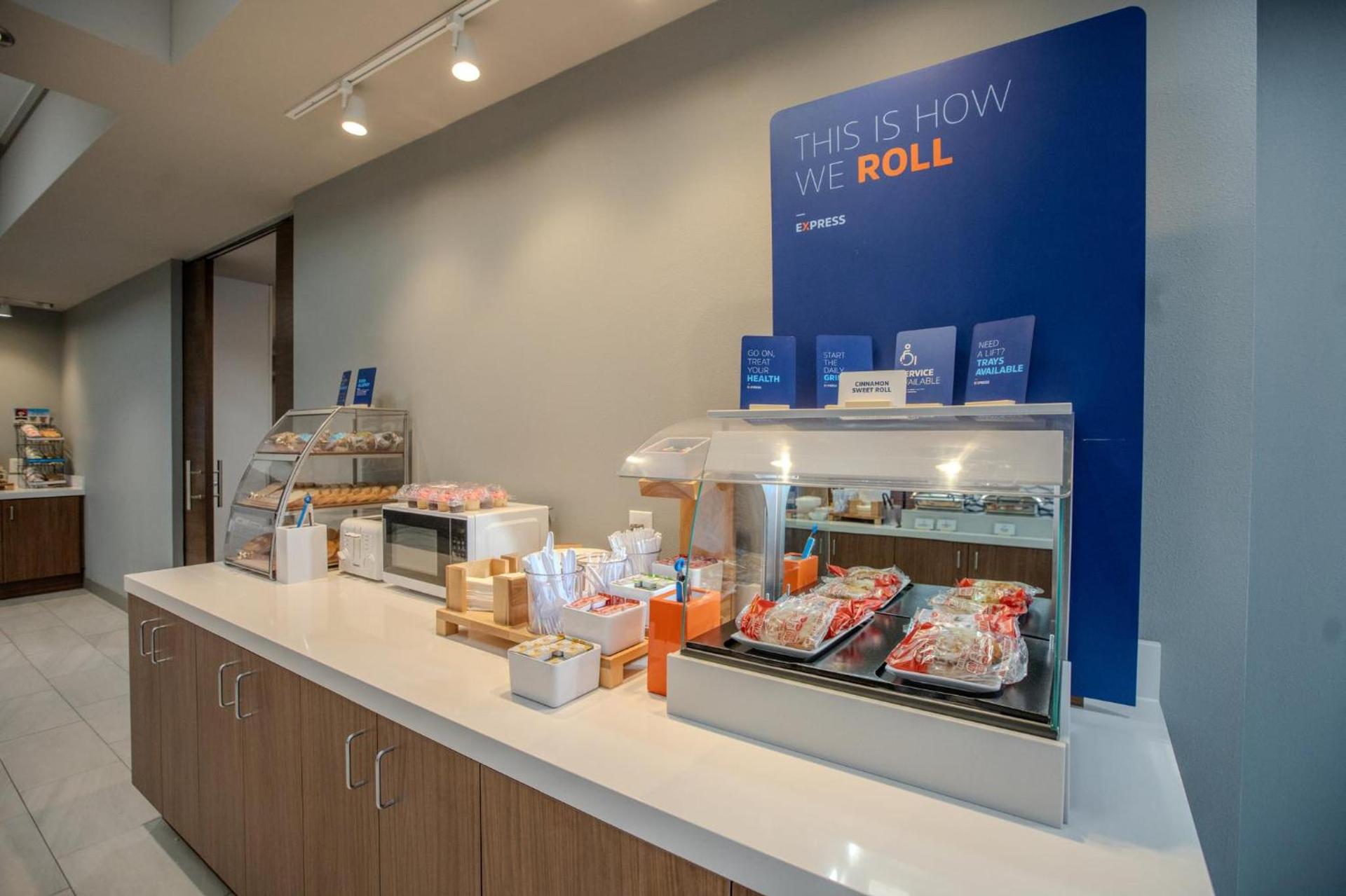 Holiday Inn Express & Suites Cleveland by IHG photo 27
