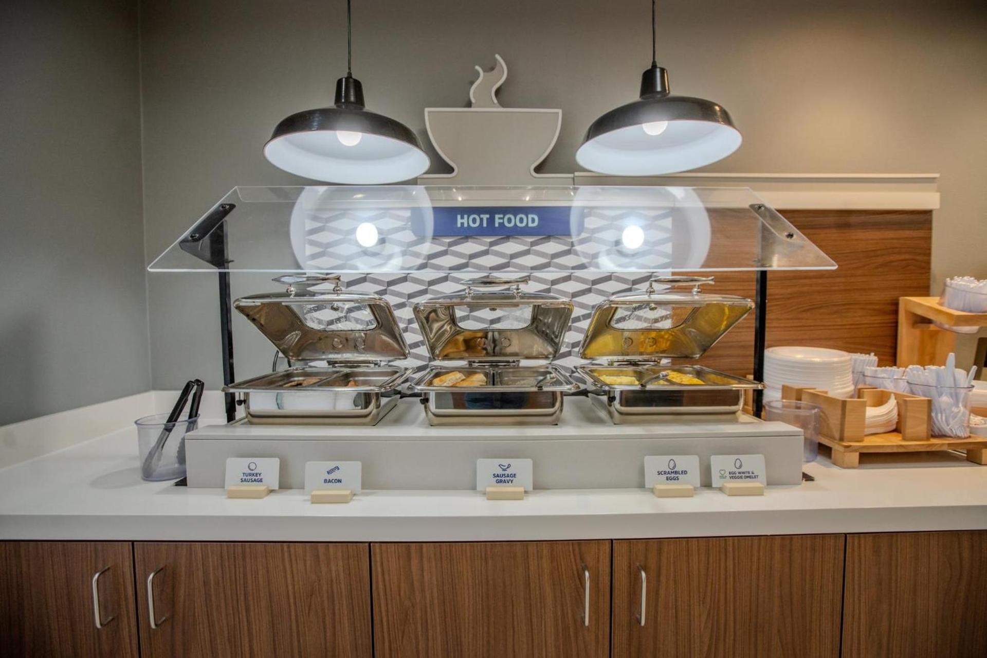 Holiday Inn Express & Suites Cleveland by IHG photo 24