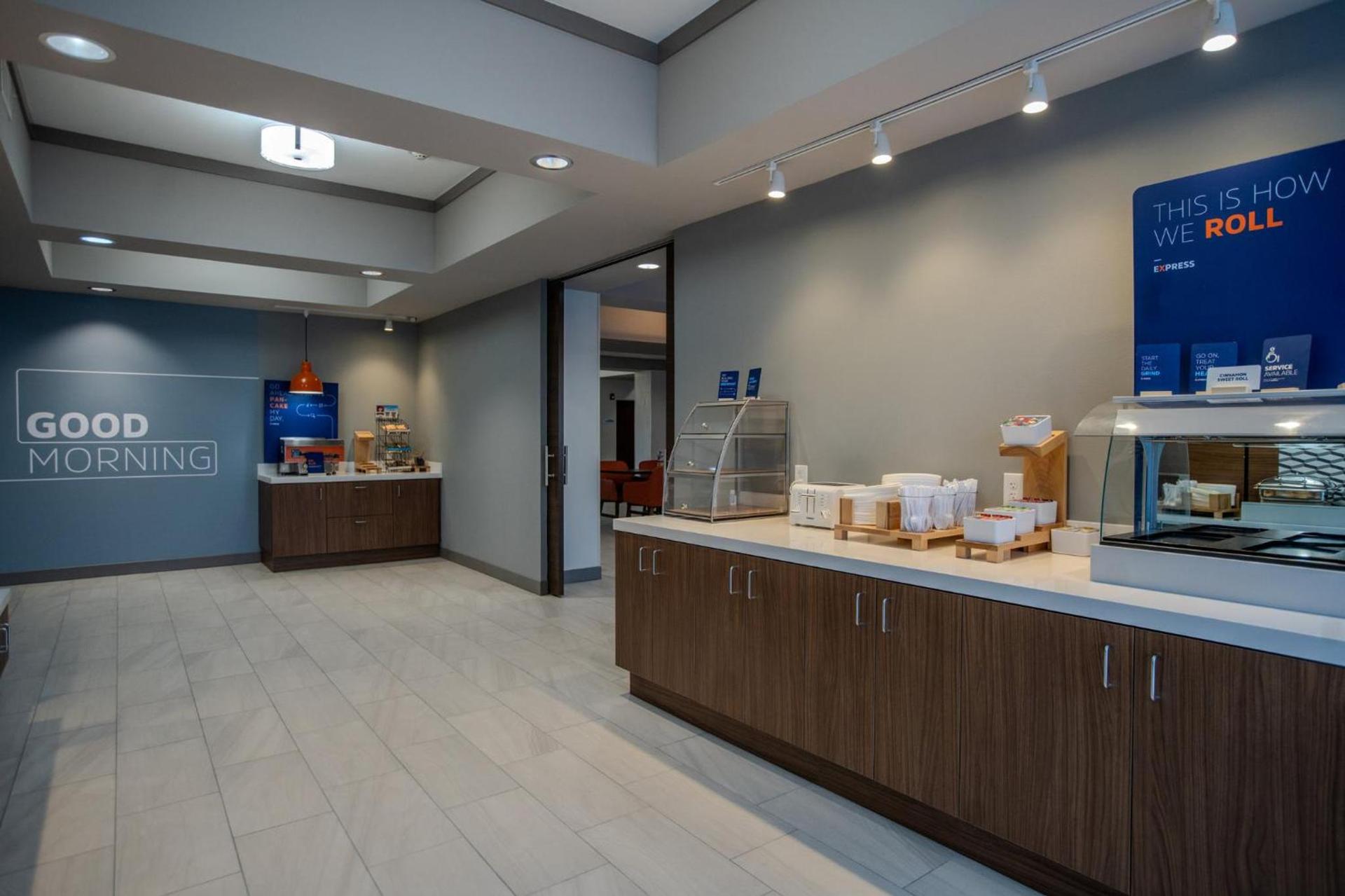 Holiday Inn Express & Suites Cleveland by IHG photo 31