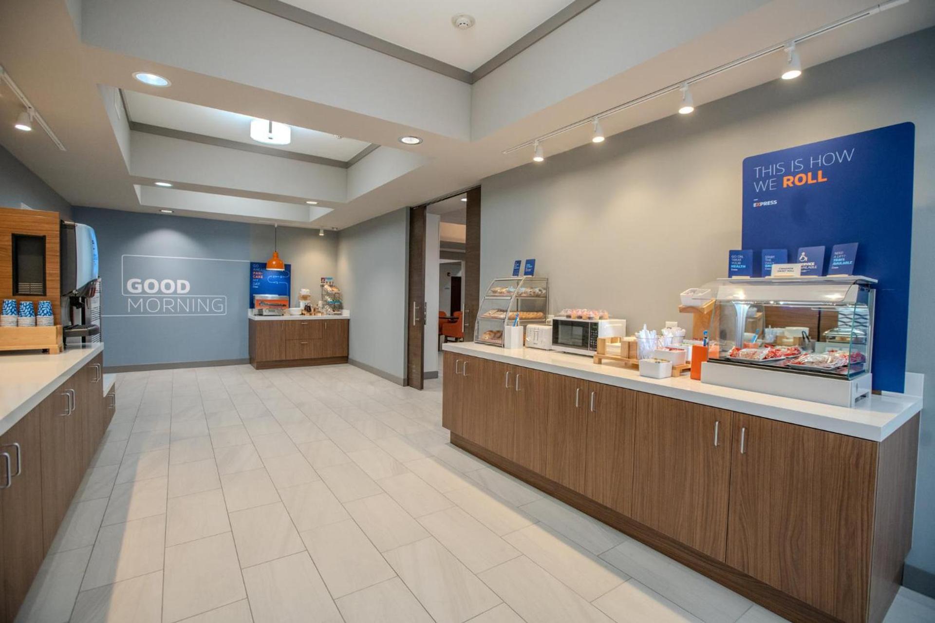 Holiday Inn Express & Suites Cleveland by IHG photo 29