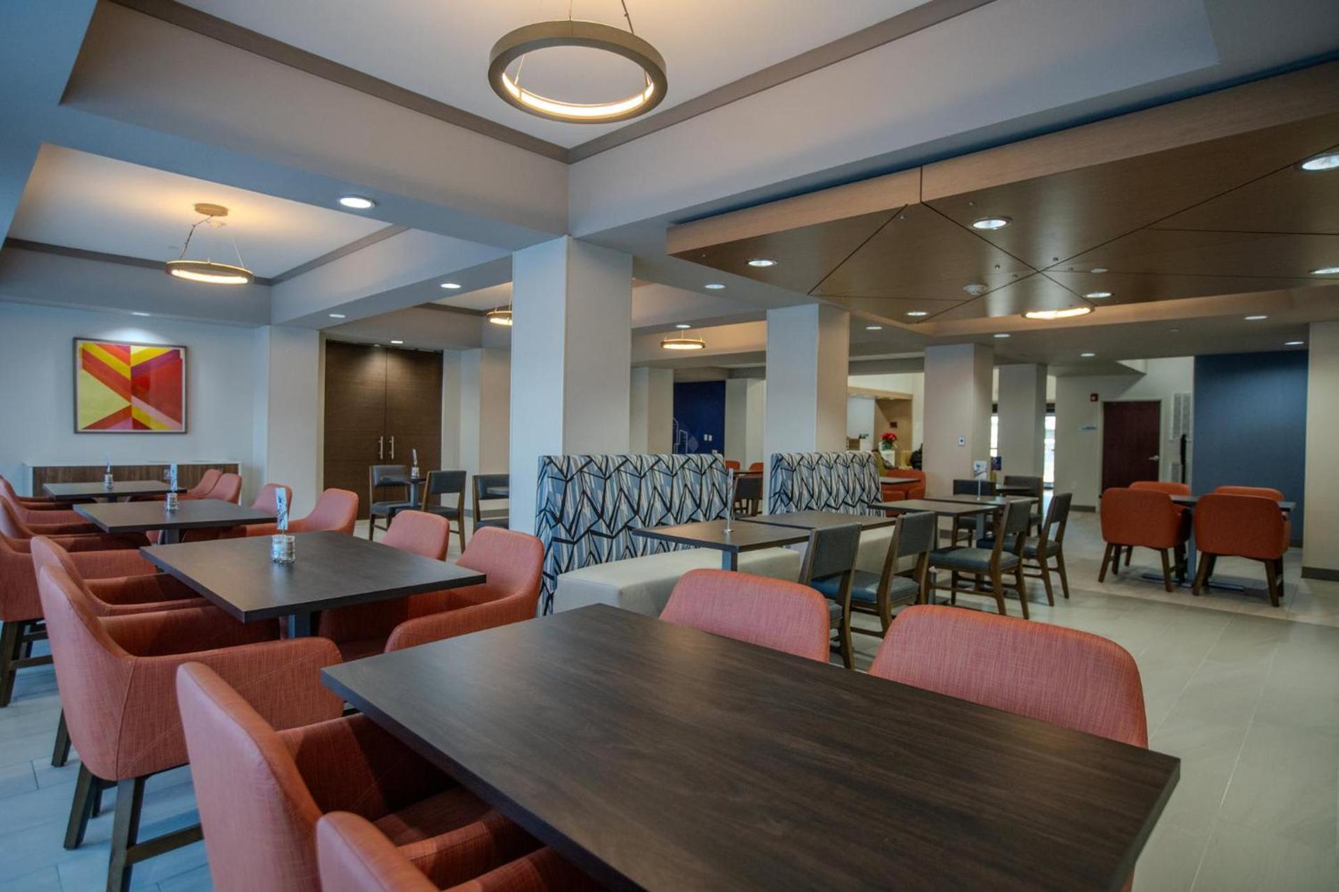 Holiday Inn Express & Suites Cleveland by IHG photo 42