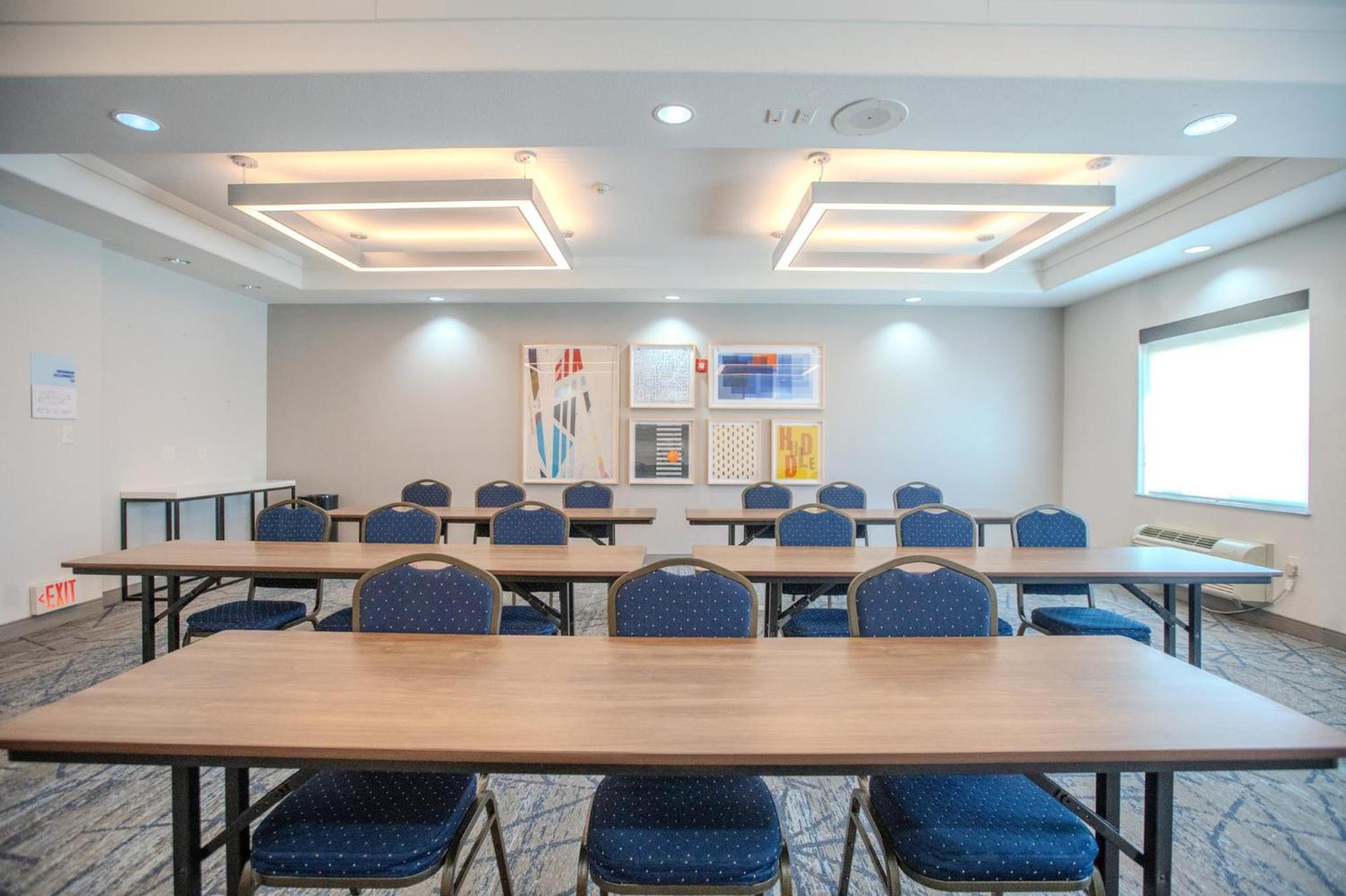 Holiday Inn Express & Suites Cleveland by IHG photo 73