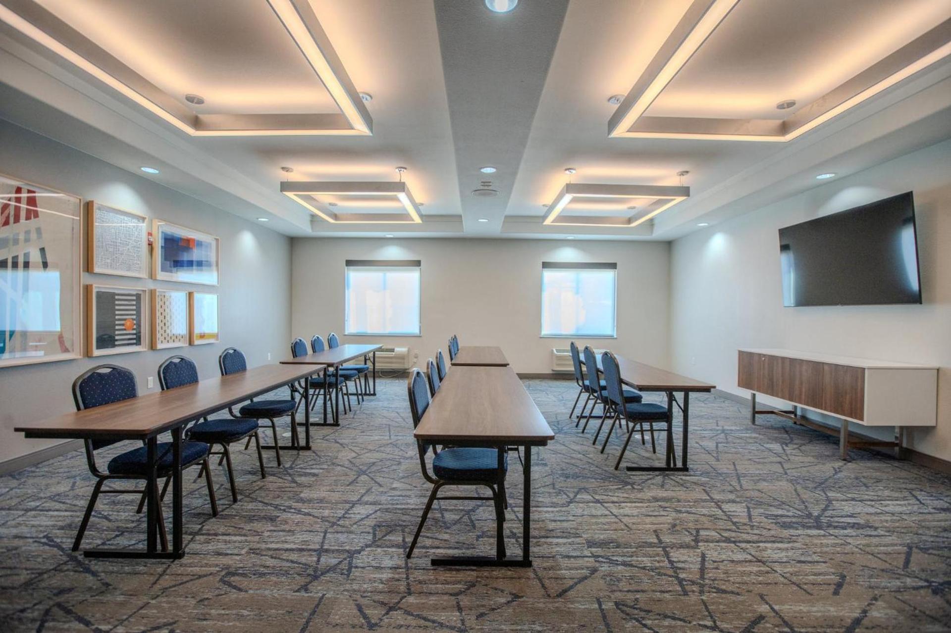 Holiday Inn Express & Suites Cleveland by IHG photo 71