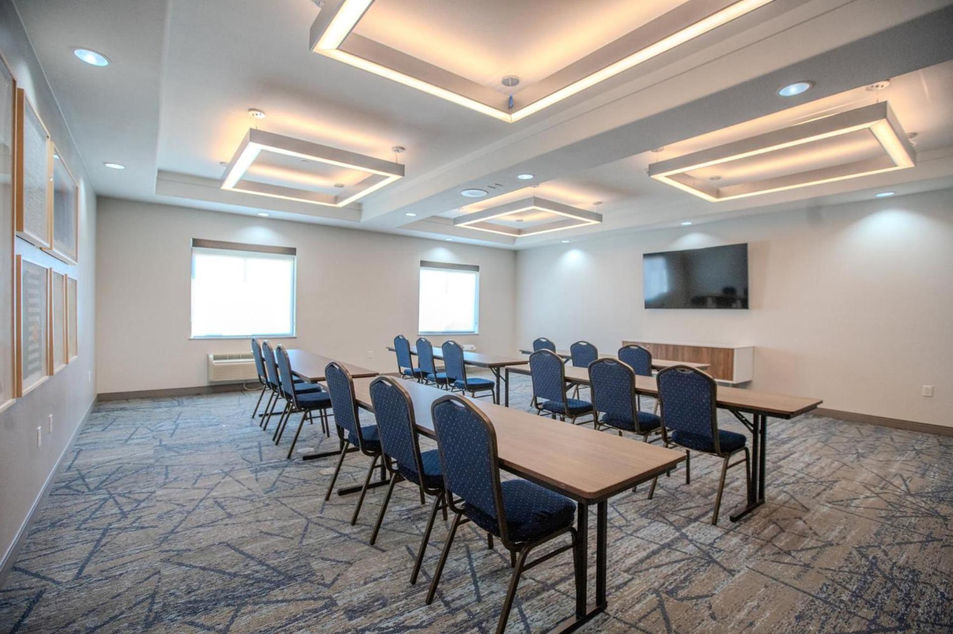 Holiday Inn Express & Suites Cleveland by IHG photo 72