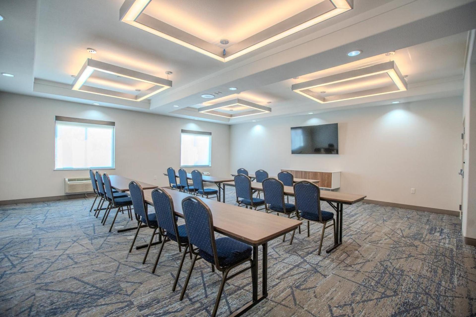 Holiday Inn Express & Suites Cleveland by IHG photo 74