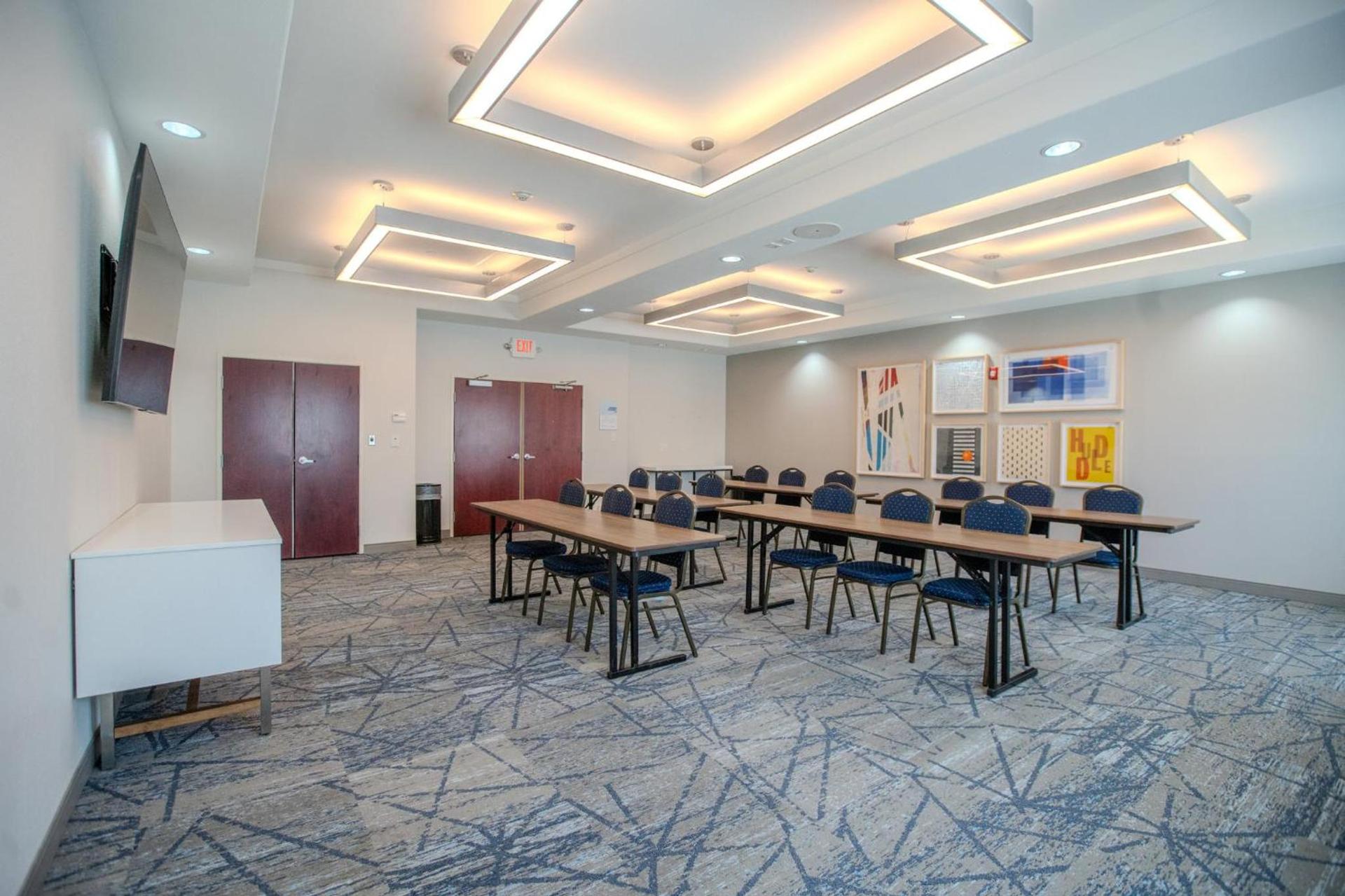 Holiday Inn Express & Suites Cleveland by IHG photo 66