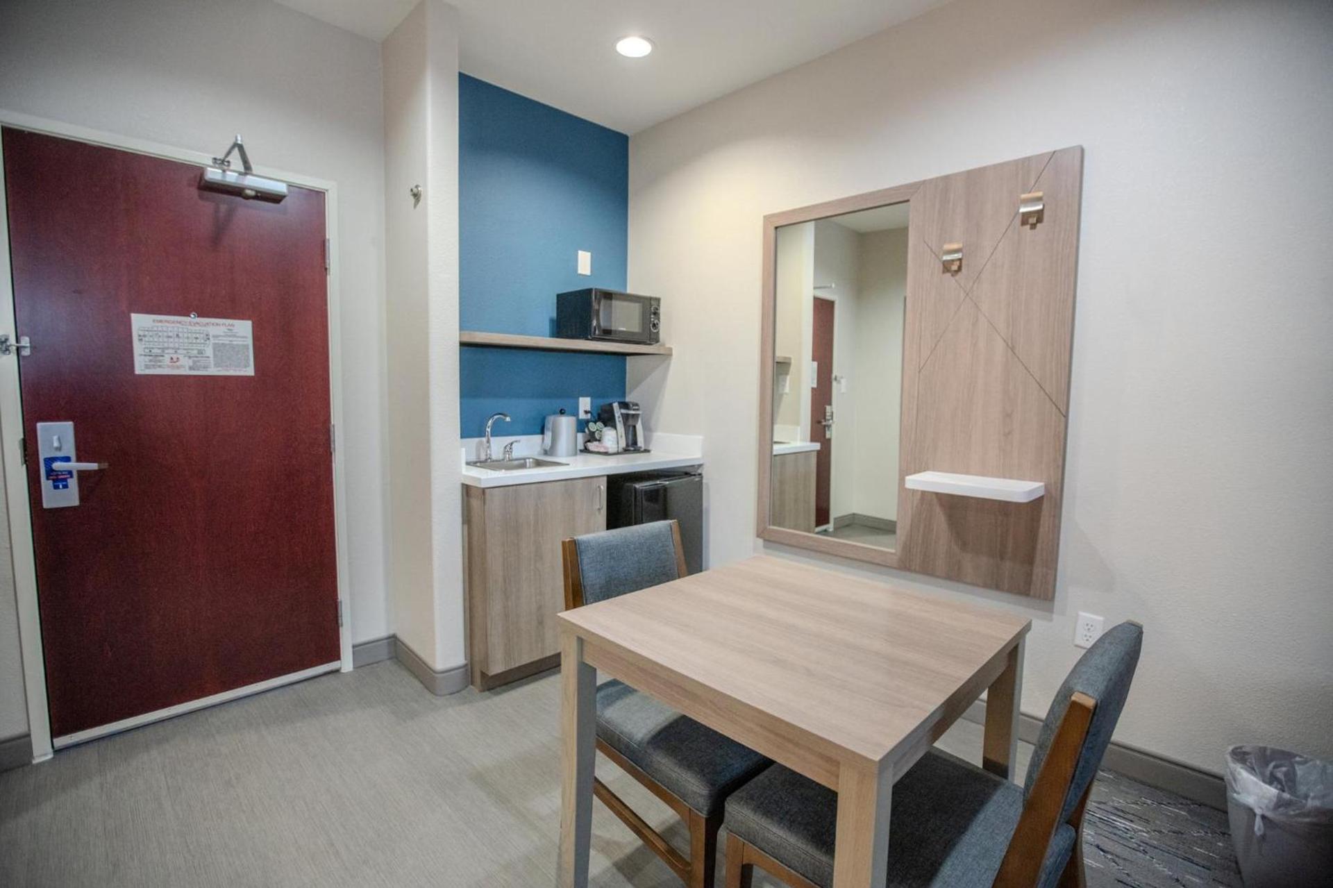 Holiday Inn Express & Suites Cleveland by IHG photo 38