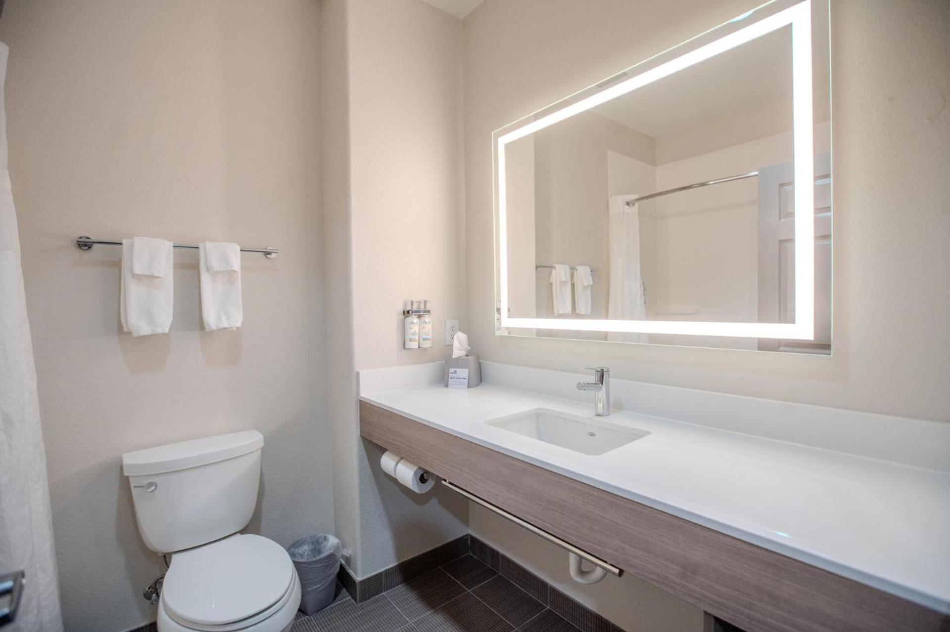 Holiday Inn Express & Suites Cleveland by IHG photo 40