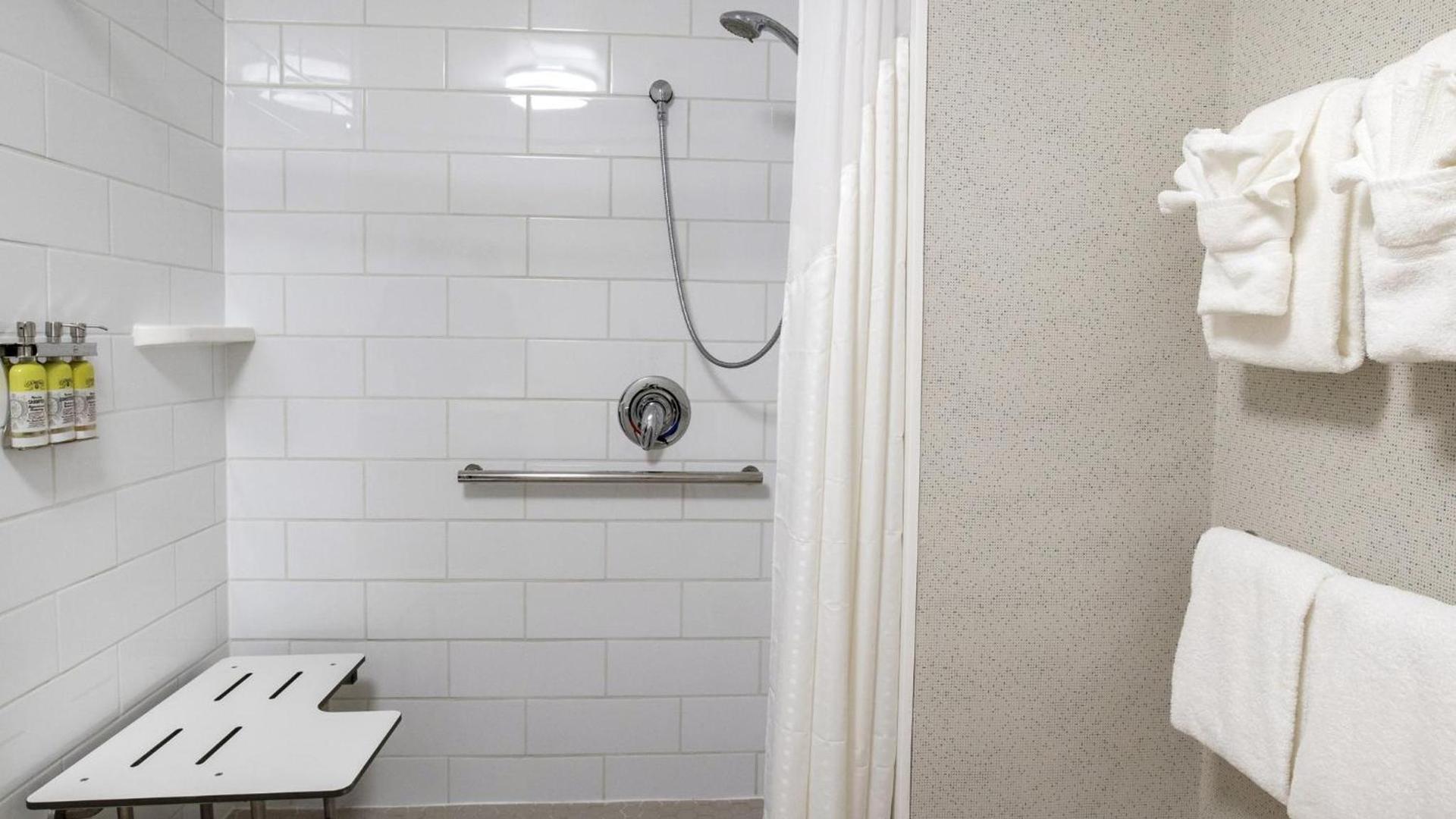 Holiday Inn Express & Suites Racine by IHG photo 18