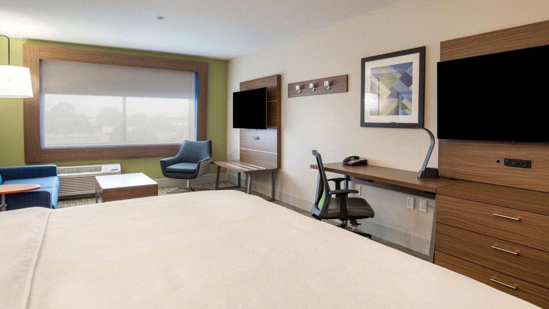 Holiday Inn Express & Suites Racine by IHG photo 35