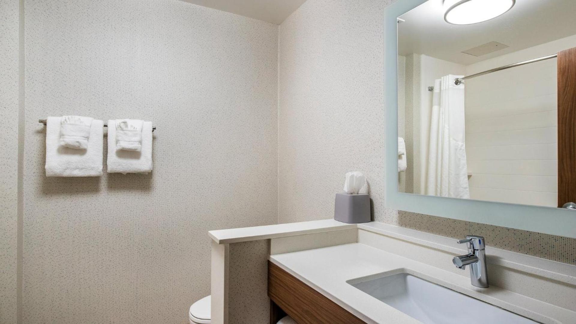 Holiday Inn Express & Suites Racine by IHG photo 34