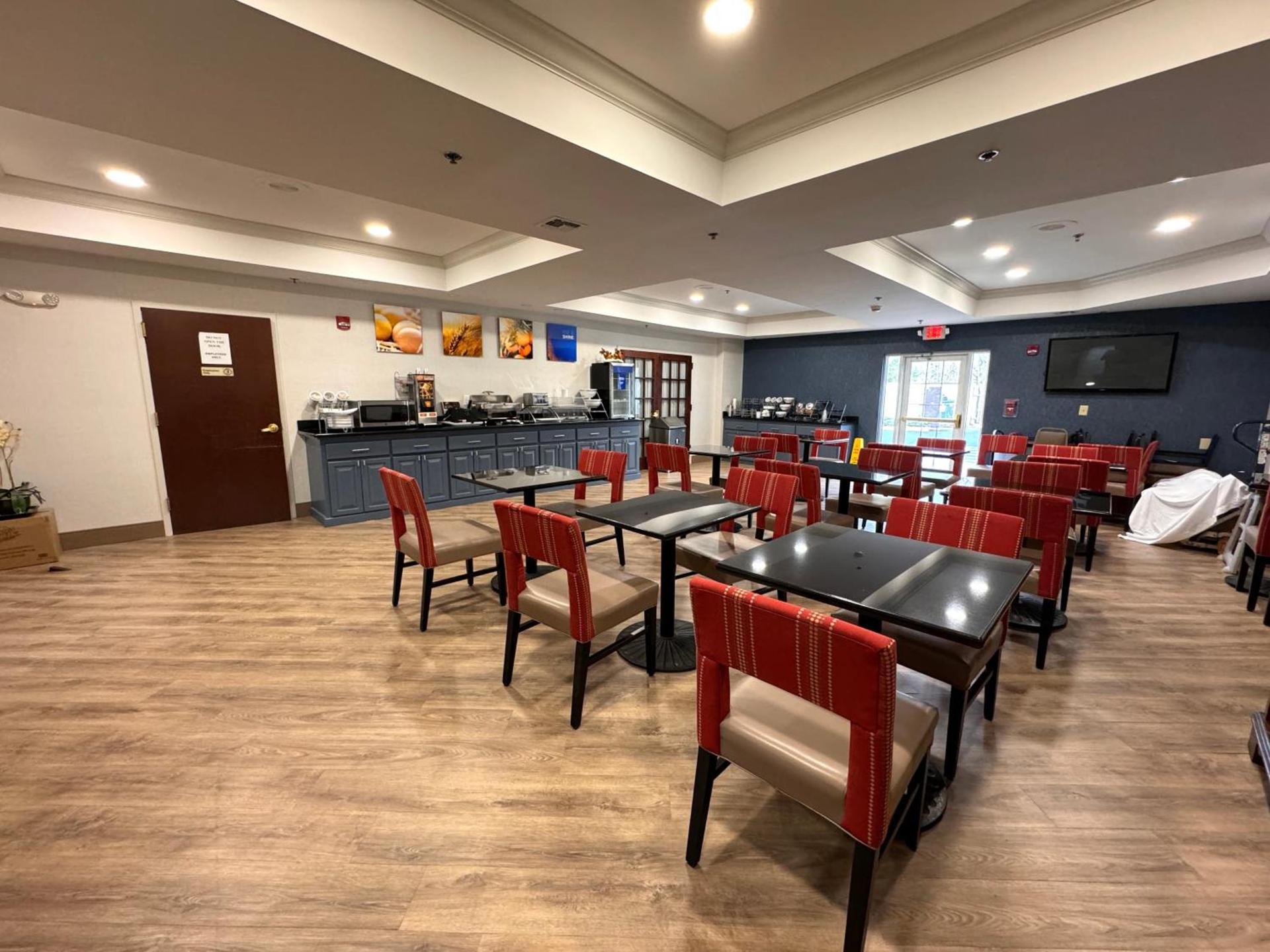Comfort Suites East Brunswick - South River photo 52