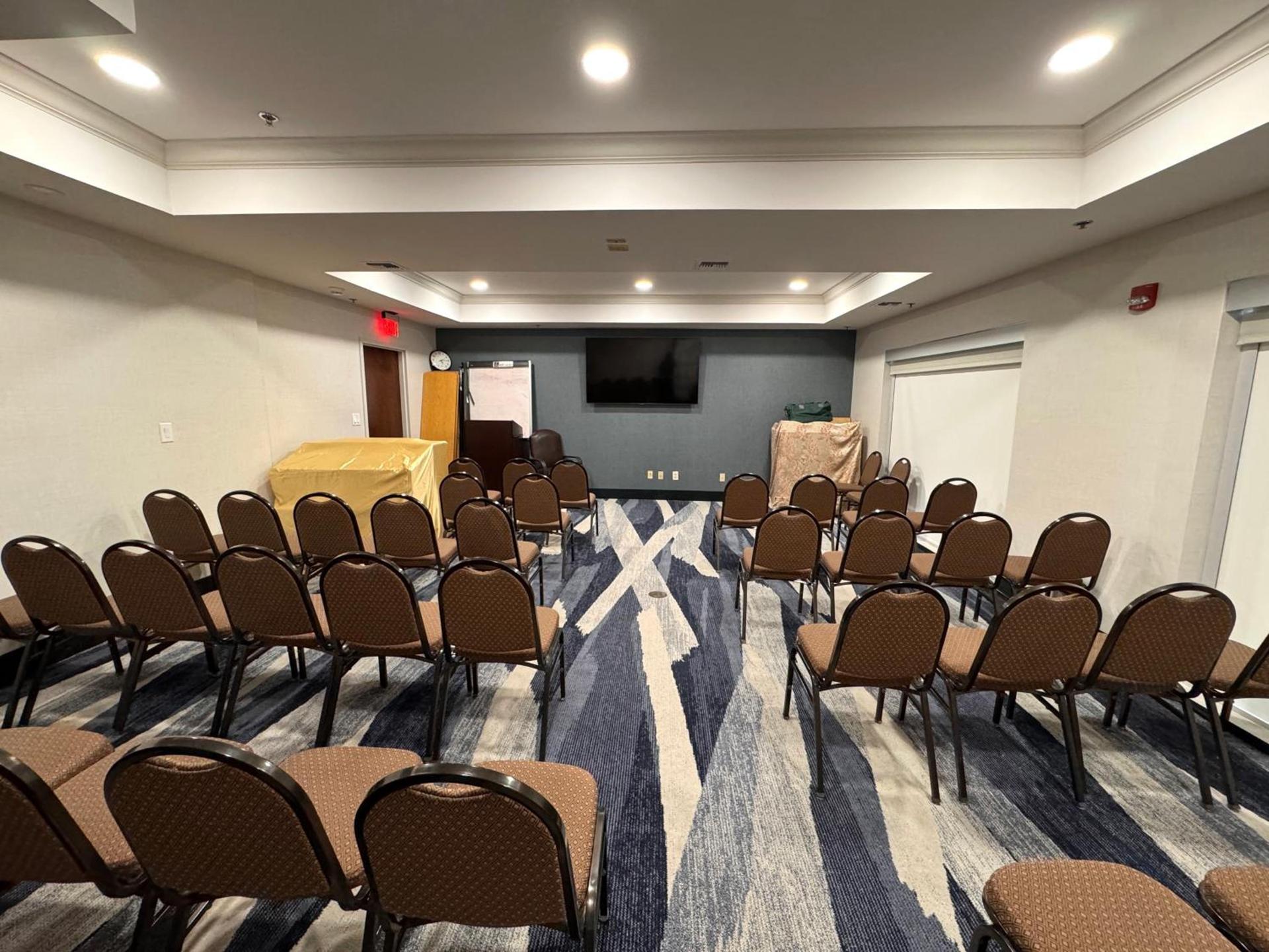 Comfort Suites East Brunswick - South River photo 49