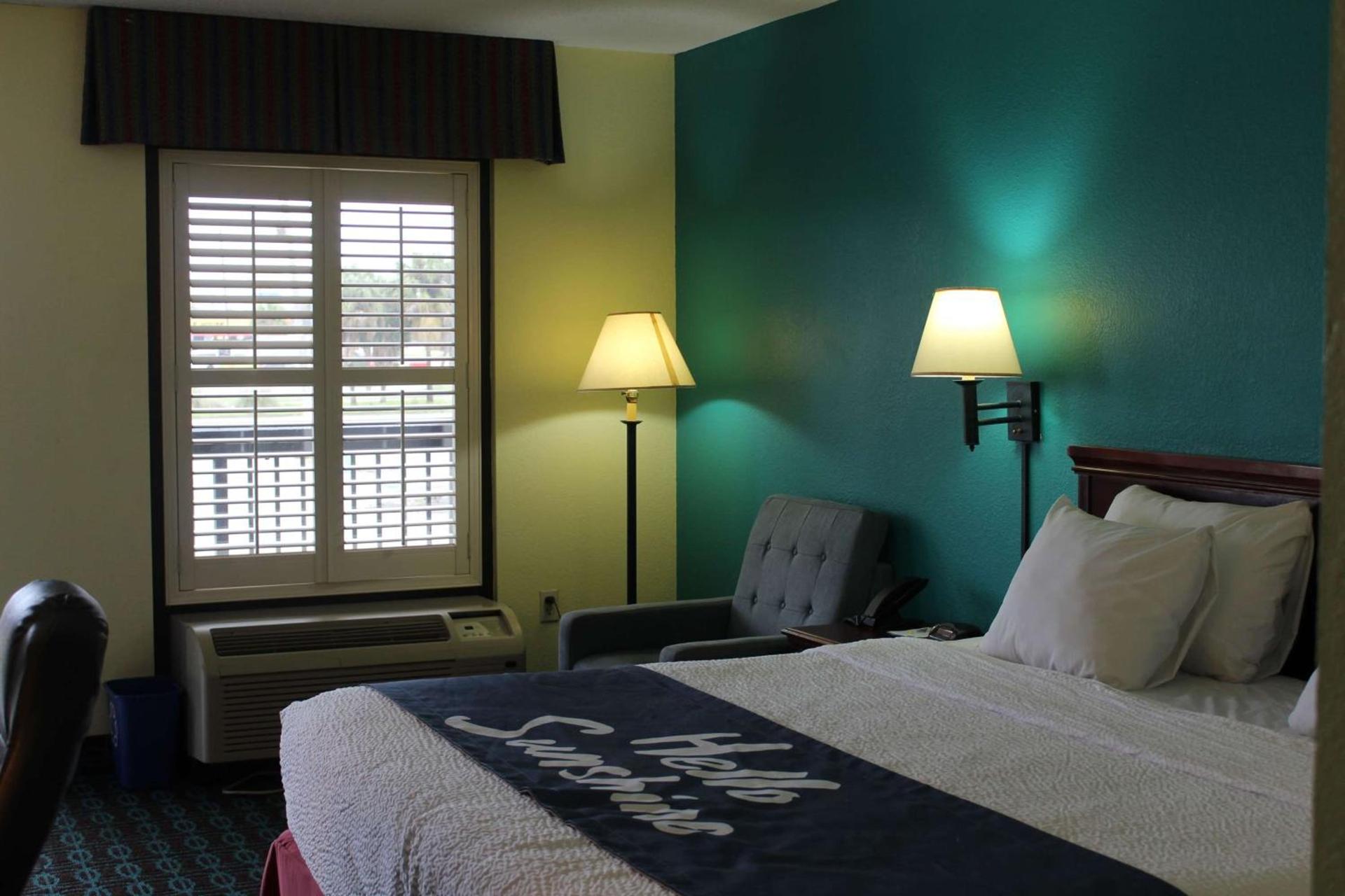 Days Inn by Wyndham Marianna photo 12