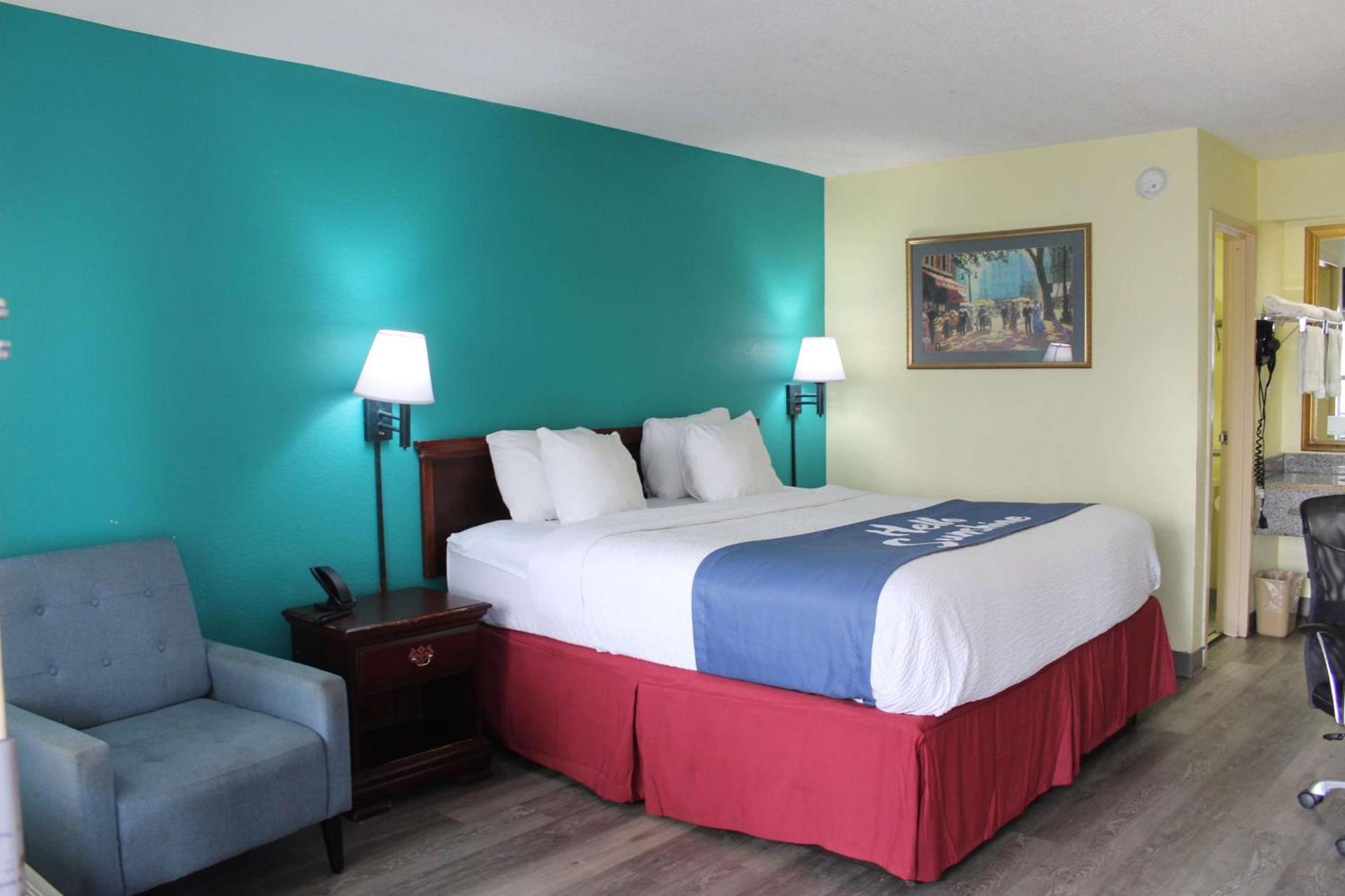 Days Inn by Wyndham Marianna photo 14