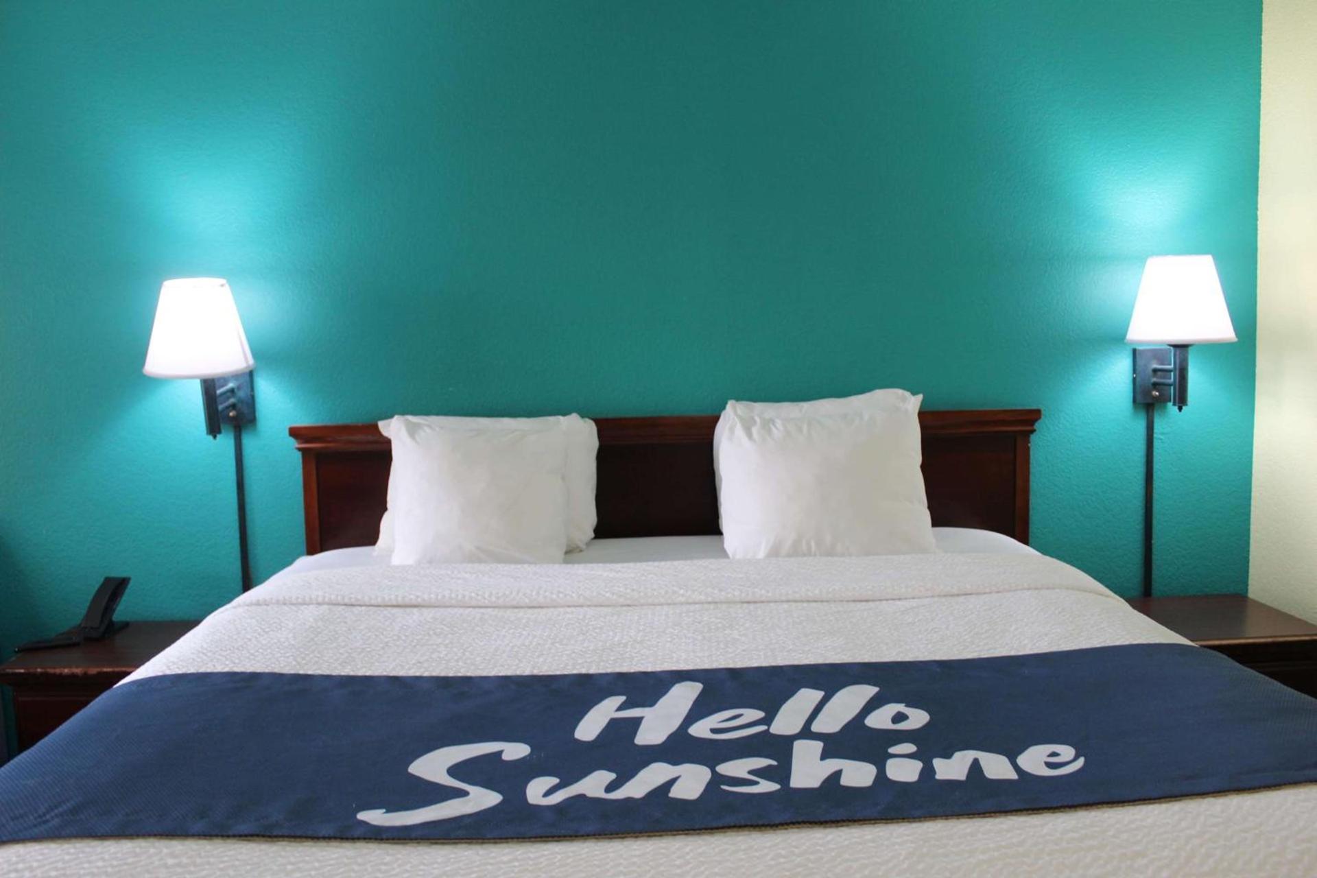 Days Inn by Wyndham Marianna photo 15