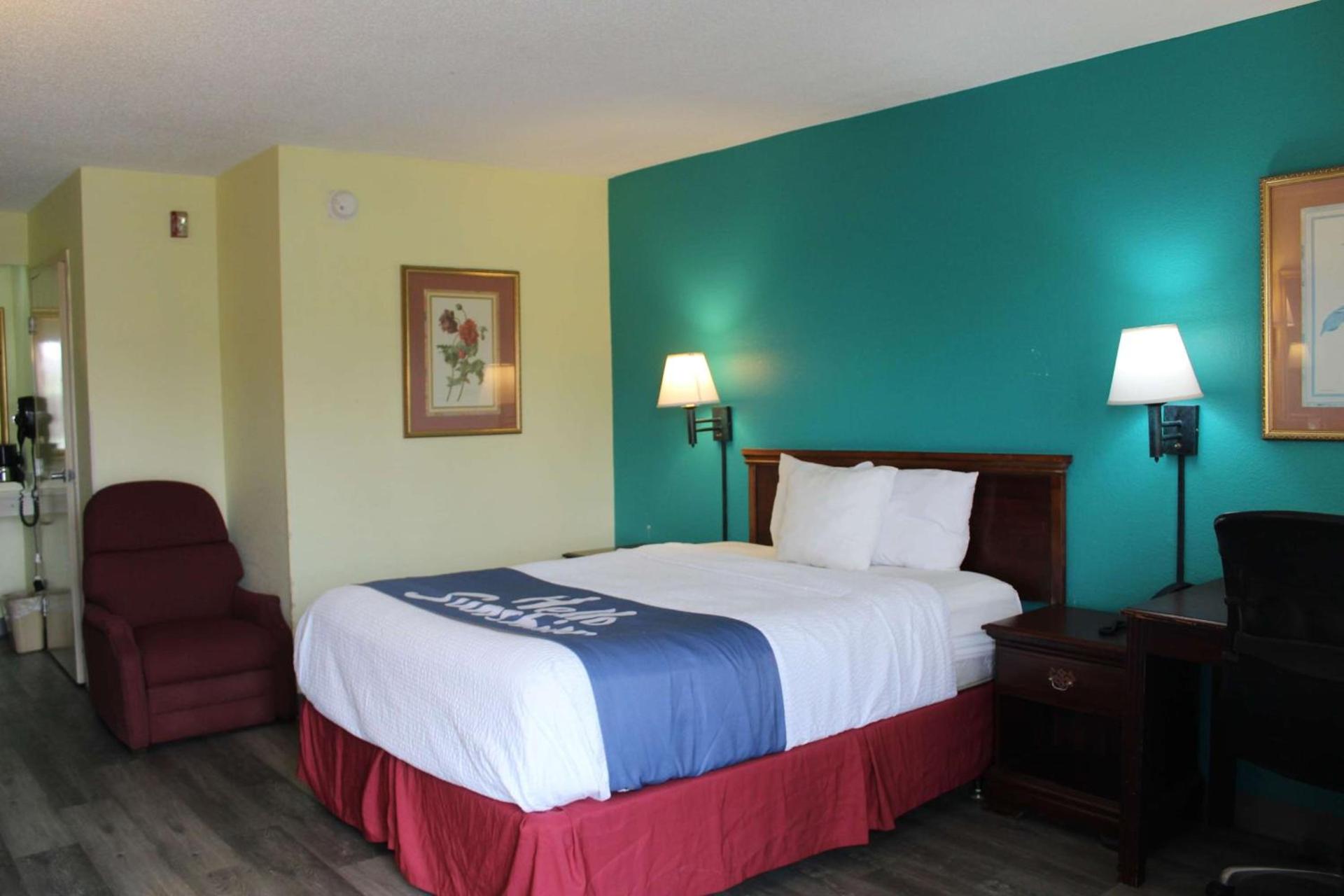 Days Inn by Wyndham Marianna photo 19