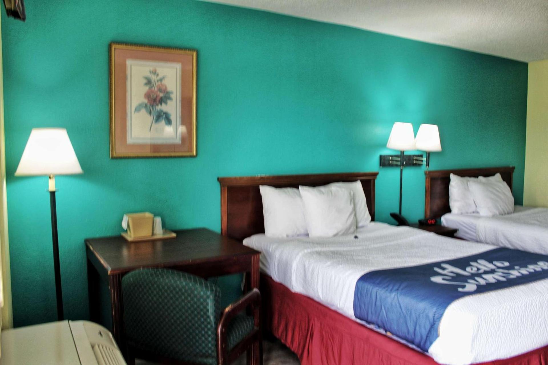 Days Inn by Wyndham Marianna photo 23