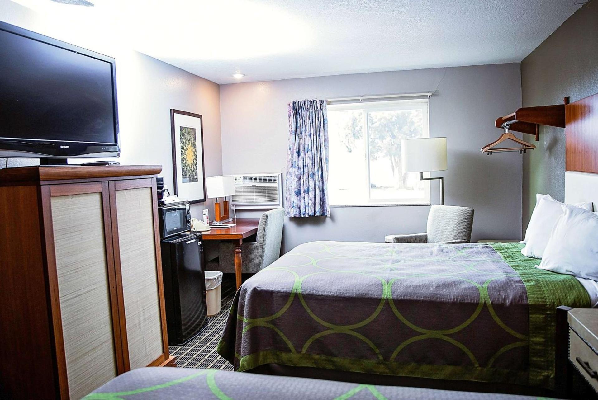 Super 8 by Wyndham Holbrook photo 9