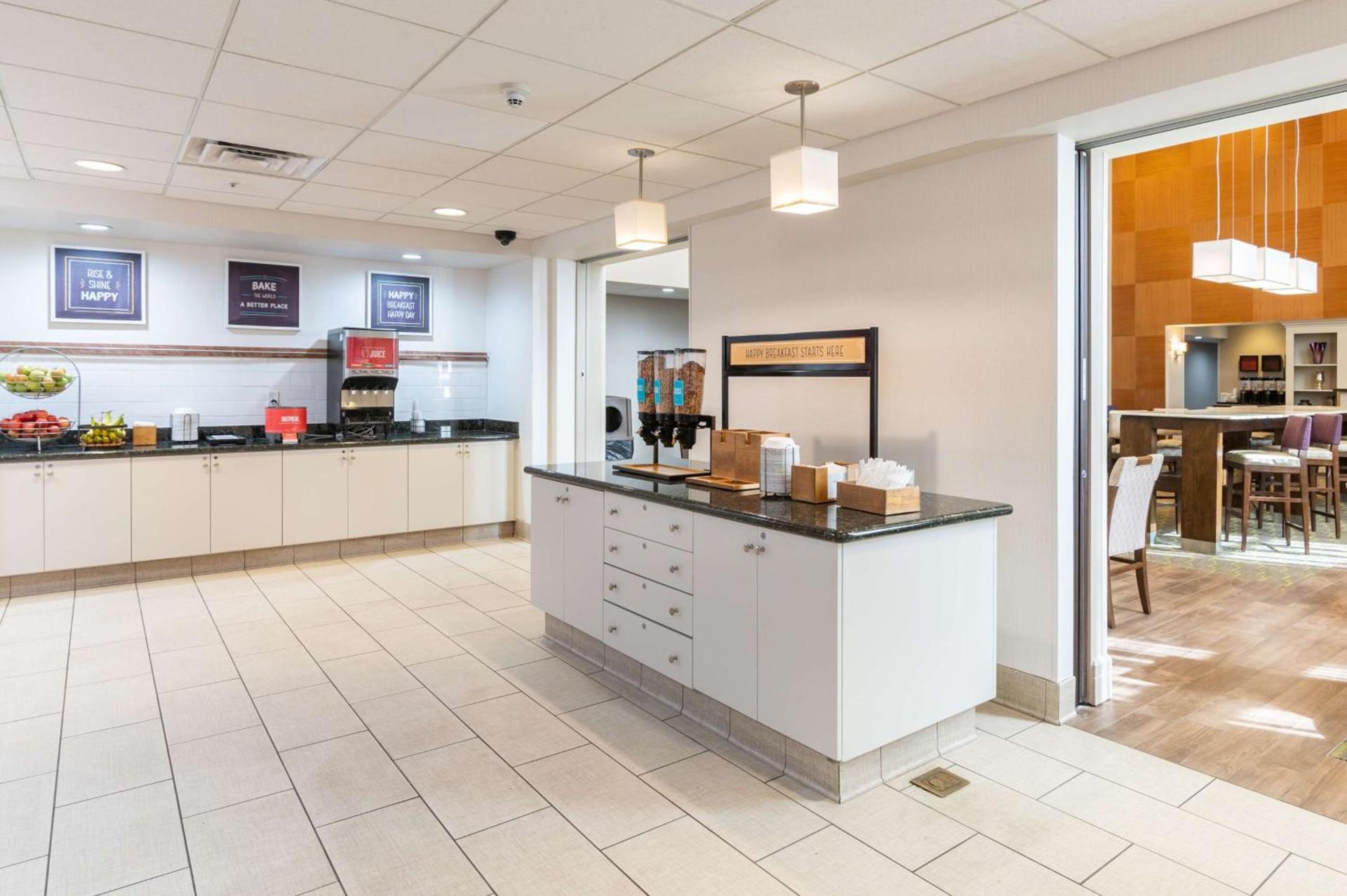 Hampton Inn & Suites Hartford-Manchester photo 8