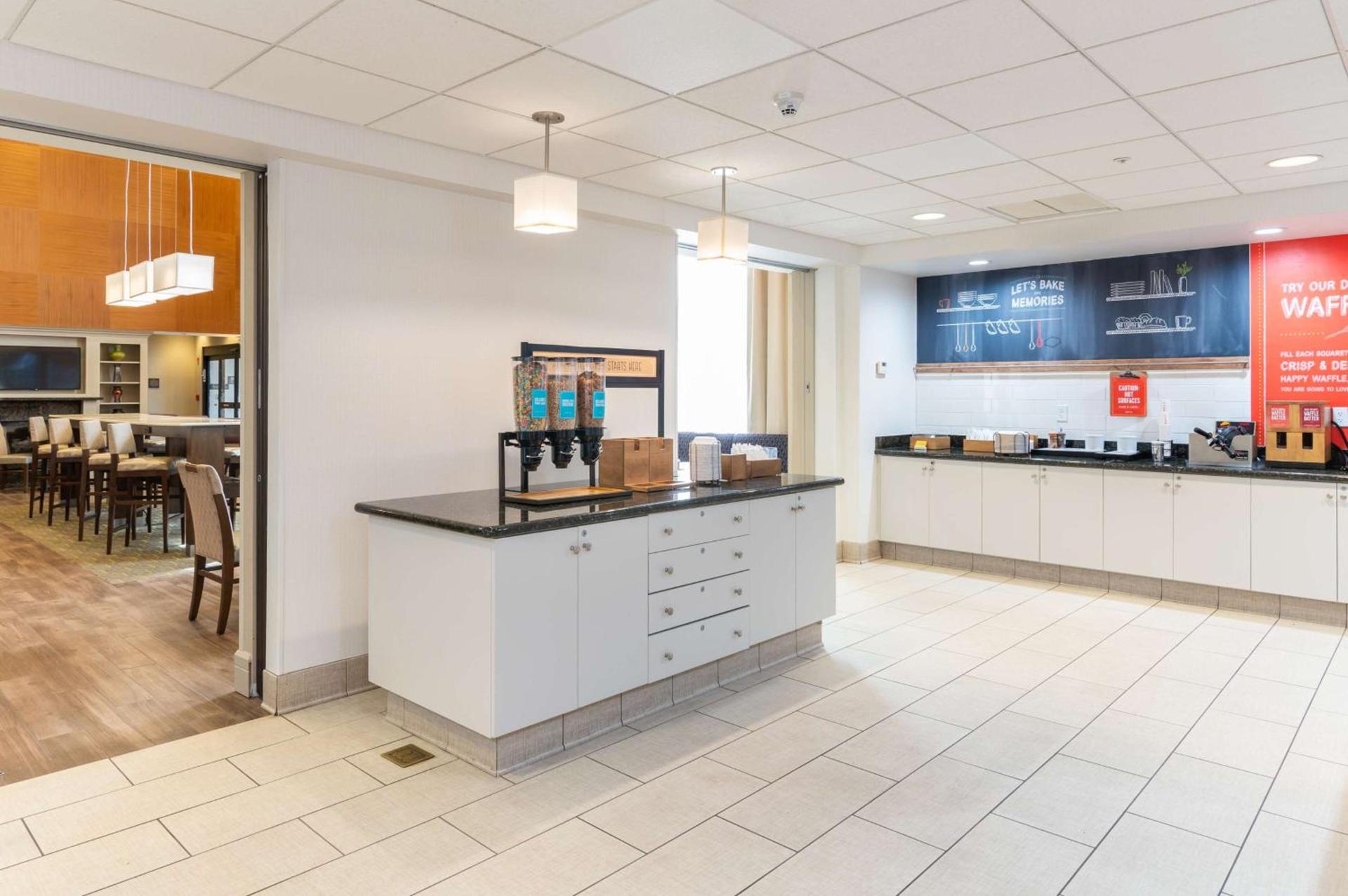 Hampton Inn & Suites Hartford-Manchester photo 14