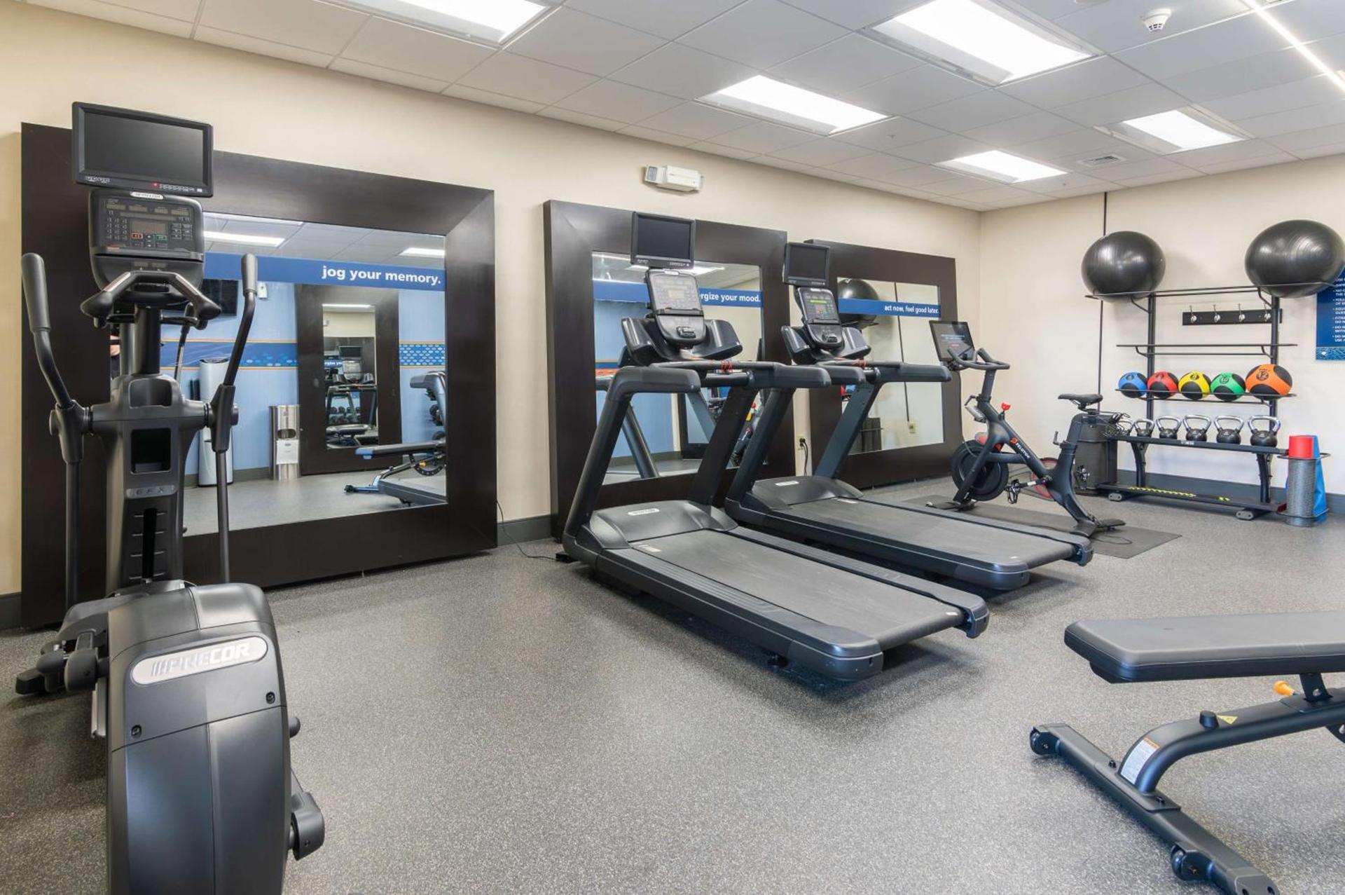 Hampton Inn & Suites Hartford-Manchester photo 18