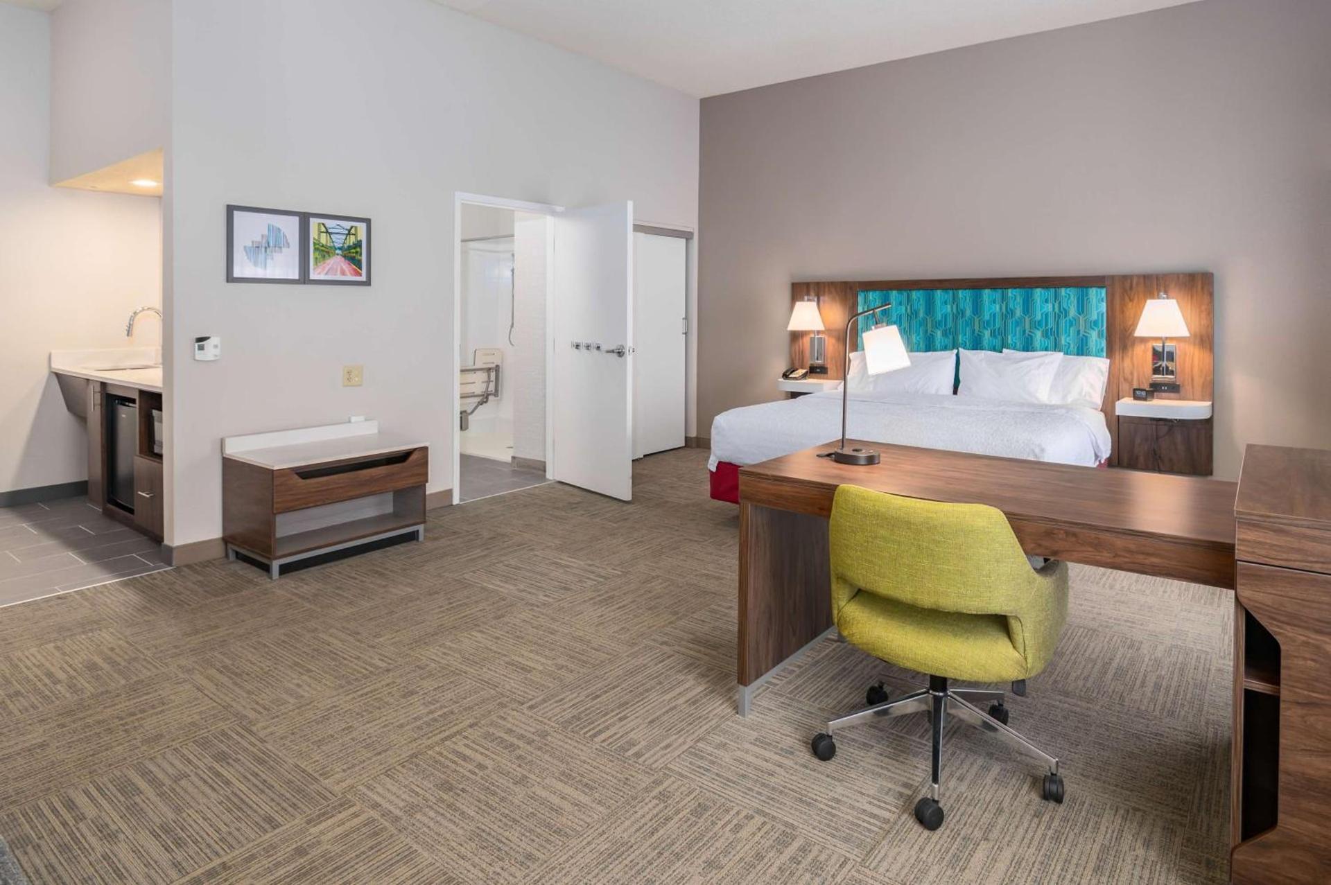 Hampton Inn & Suites Hartford-Manchester photo 22