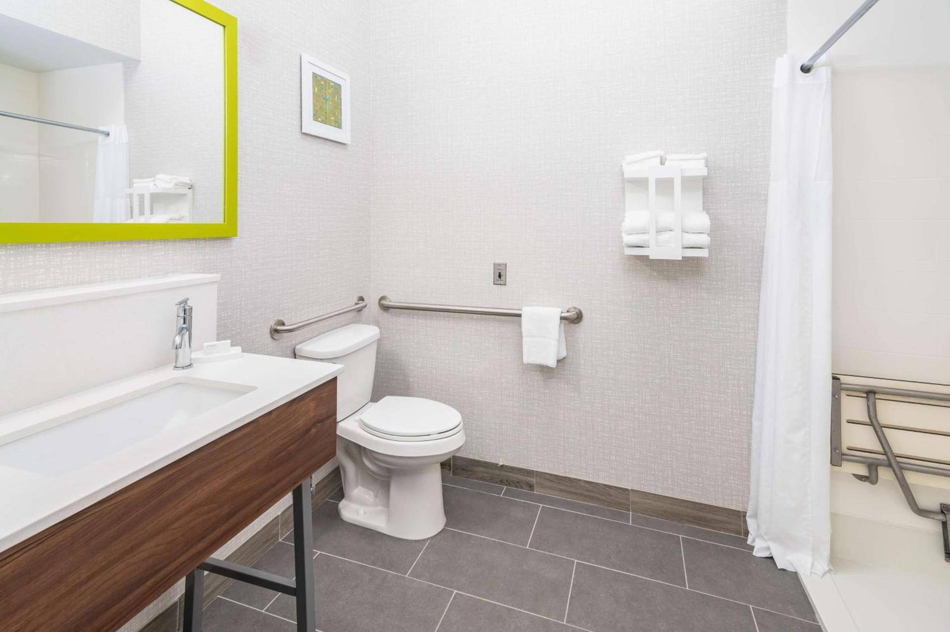 Hampton Inn & Suites Hartford-Manchester photo 32