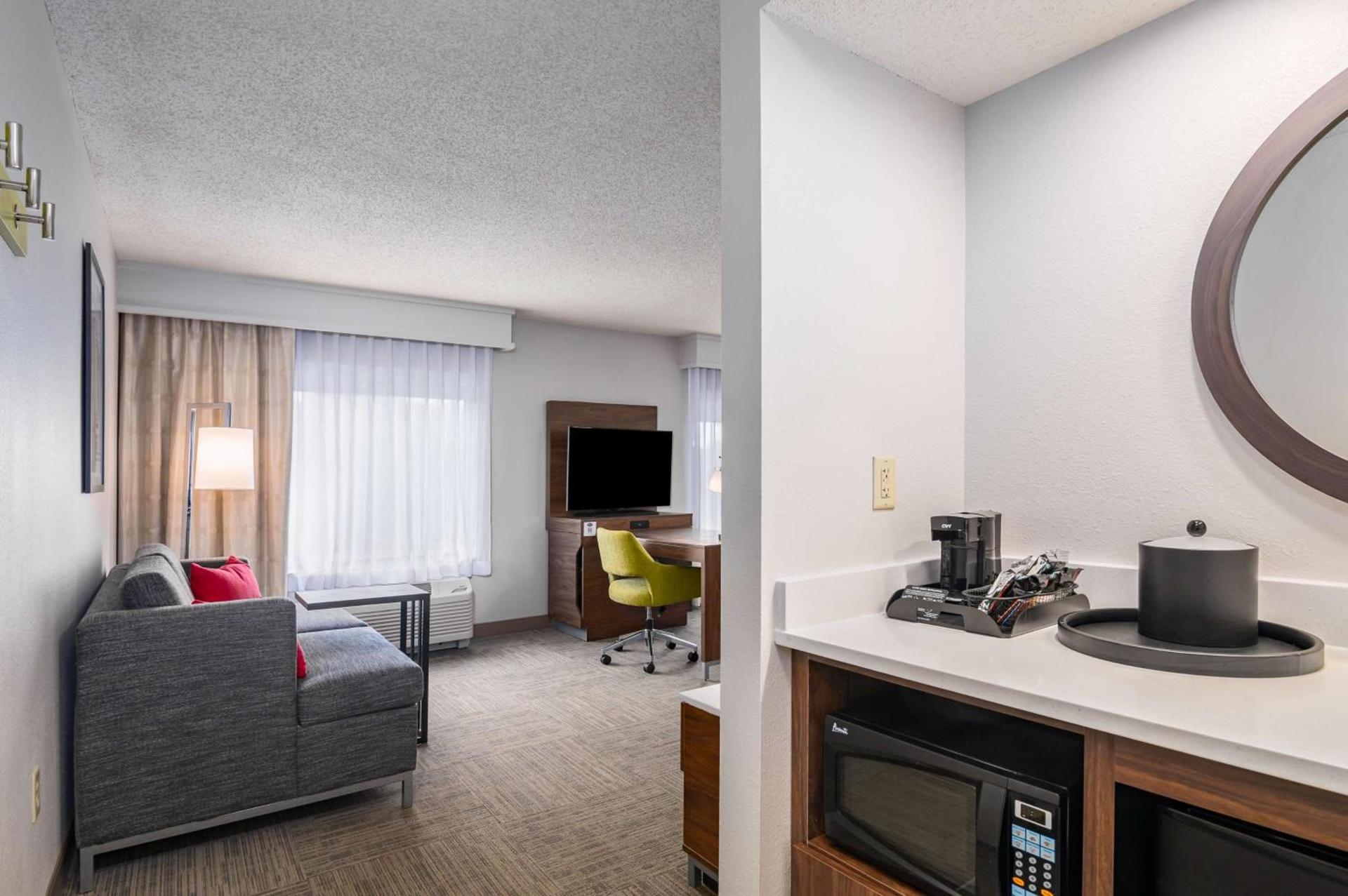 Hampton Inn & Suites Hartford-Manchester photo 41