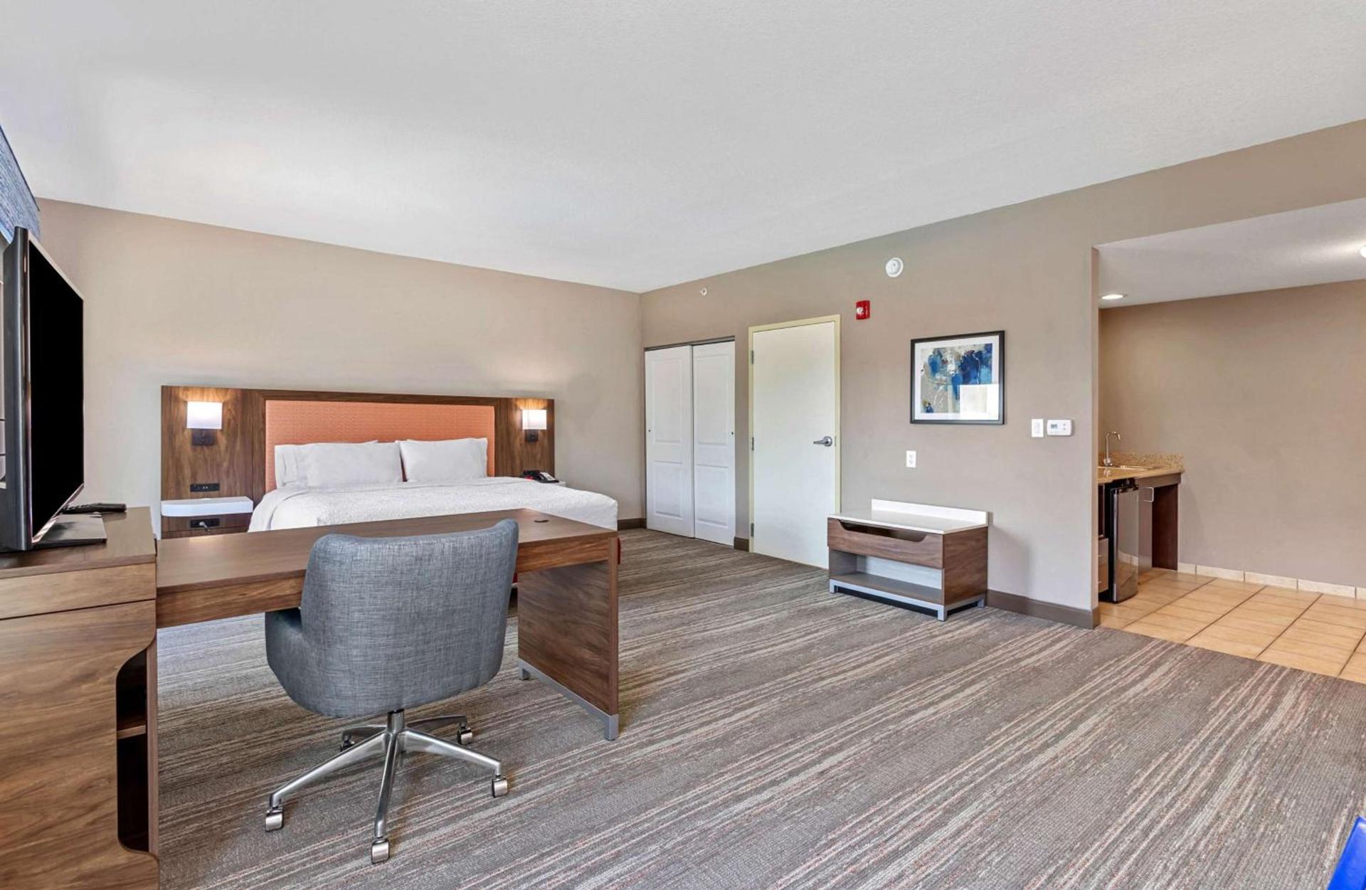 Hampton Inn & Suites Orlando-Apopka photo 42