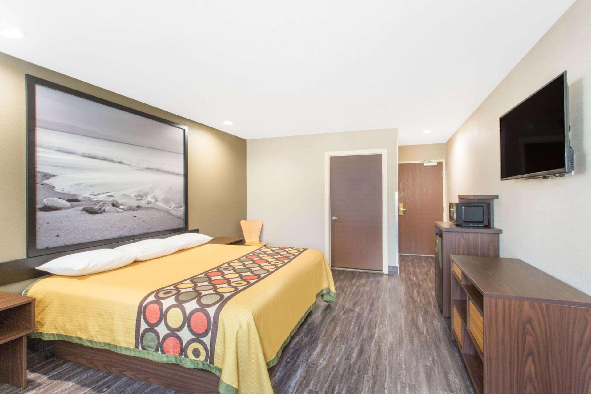 Super 8 by Wyndham National City Chula Vista photo 7