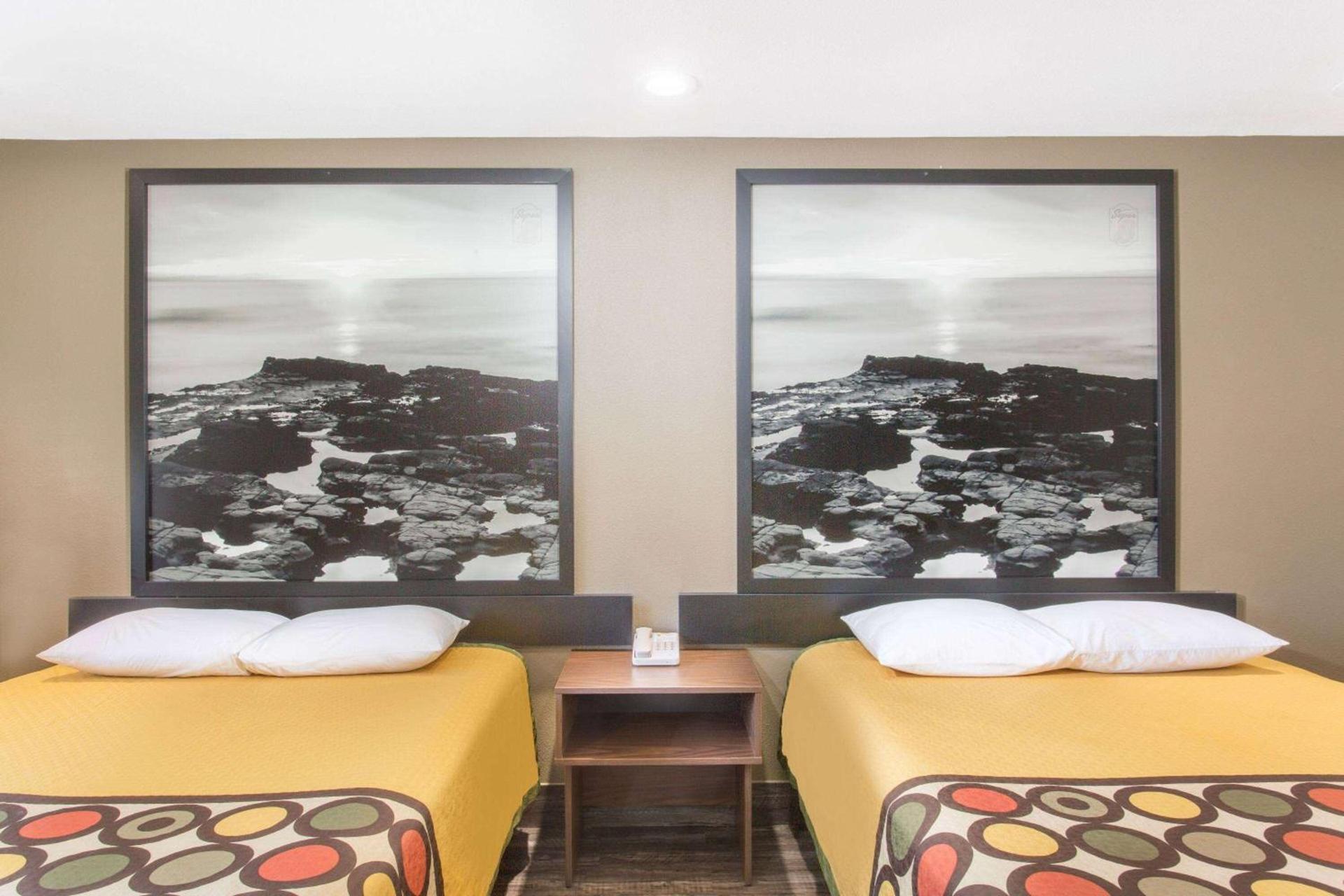 Super 8 by Wyndham National City Chula Vista photo 13