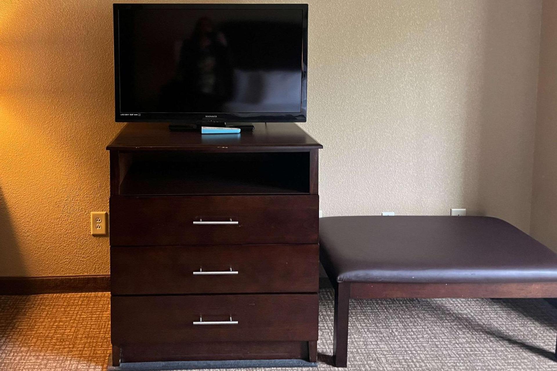 Quality Suites Graham - Burlington South photo 26