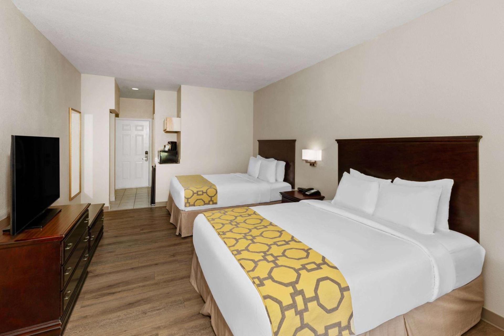 Baymont by Wyndham Houston Brookhollow photo 10