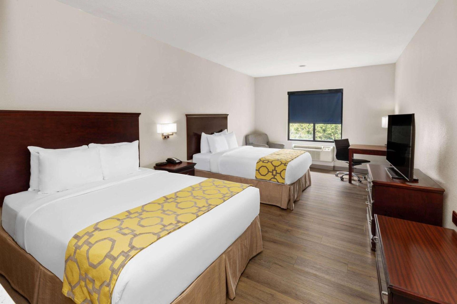 Baymont by Wyndham Houston Brookhollow photo 12