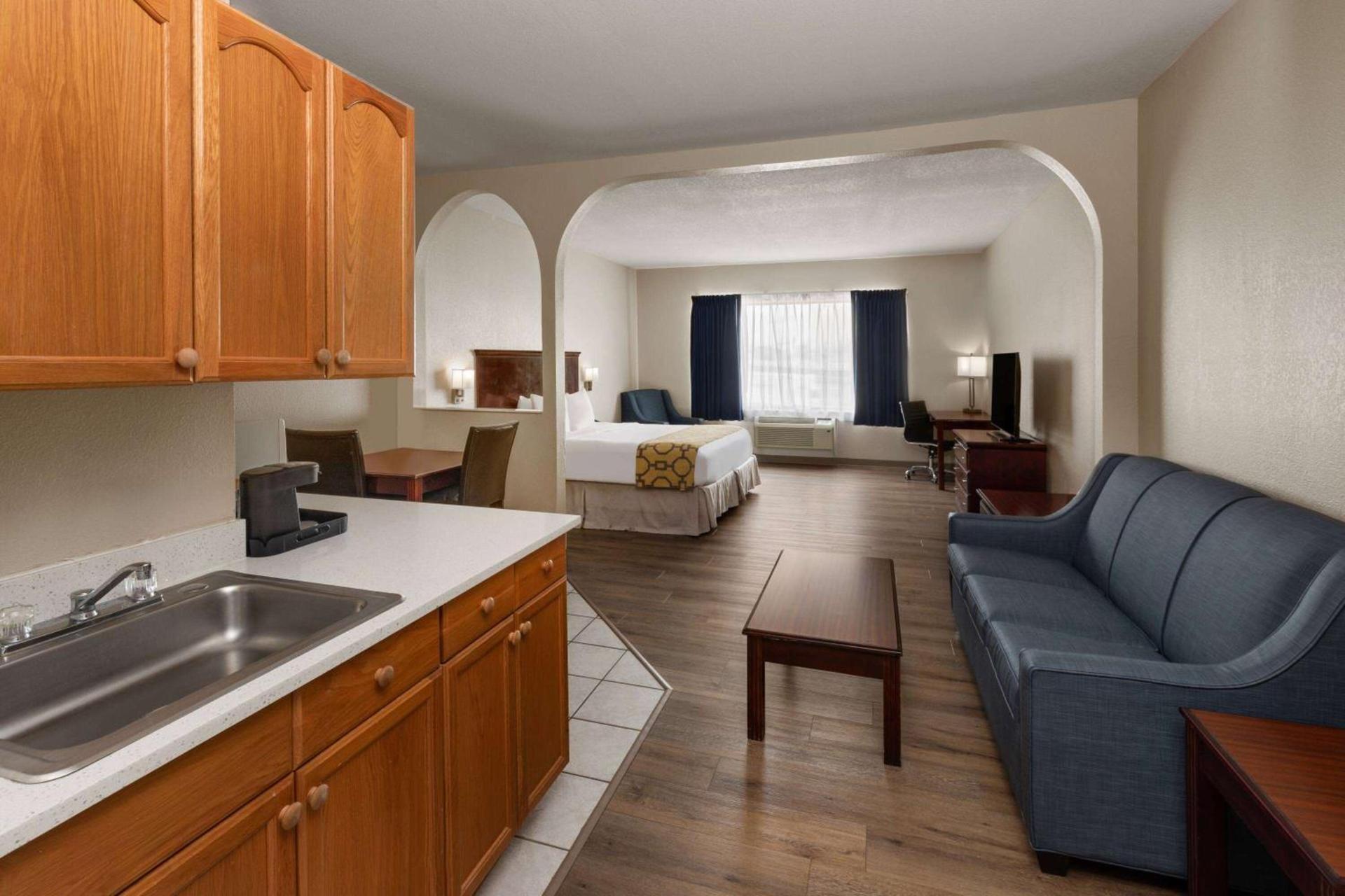 Baymont by Wyndham Houston Brookhollow photo 16