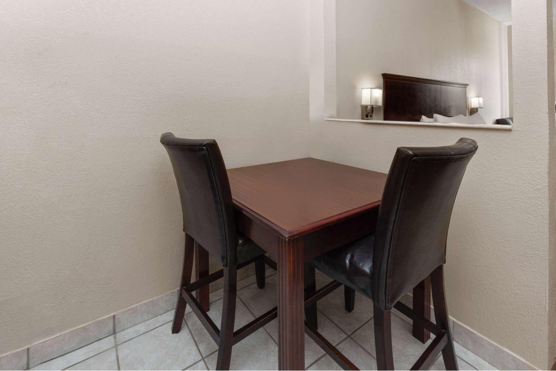 Baymont by Wyndham Houston Brookhollow photo 17