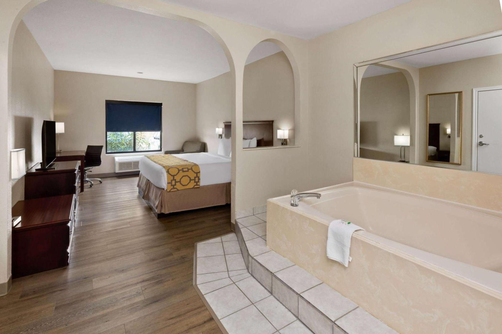 Baymont by Wyndham Houston Brookhollow photo 20