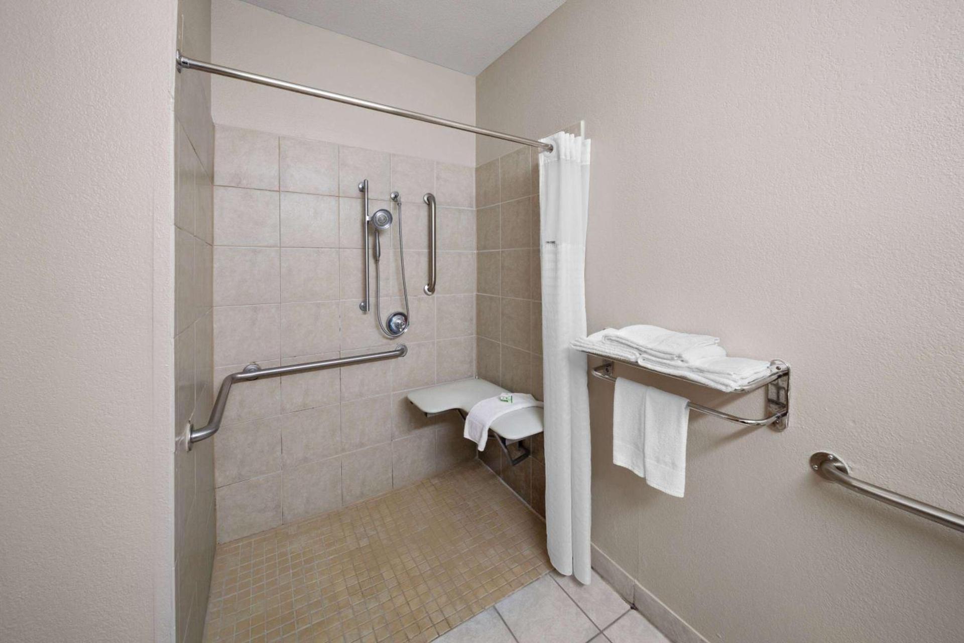 Baymont by Wyndham Houston Brookhollow photo 29
