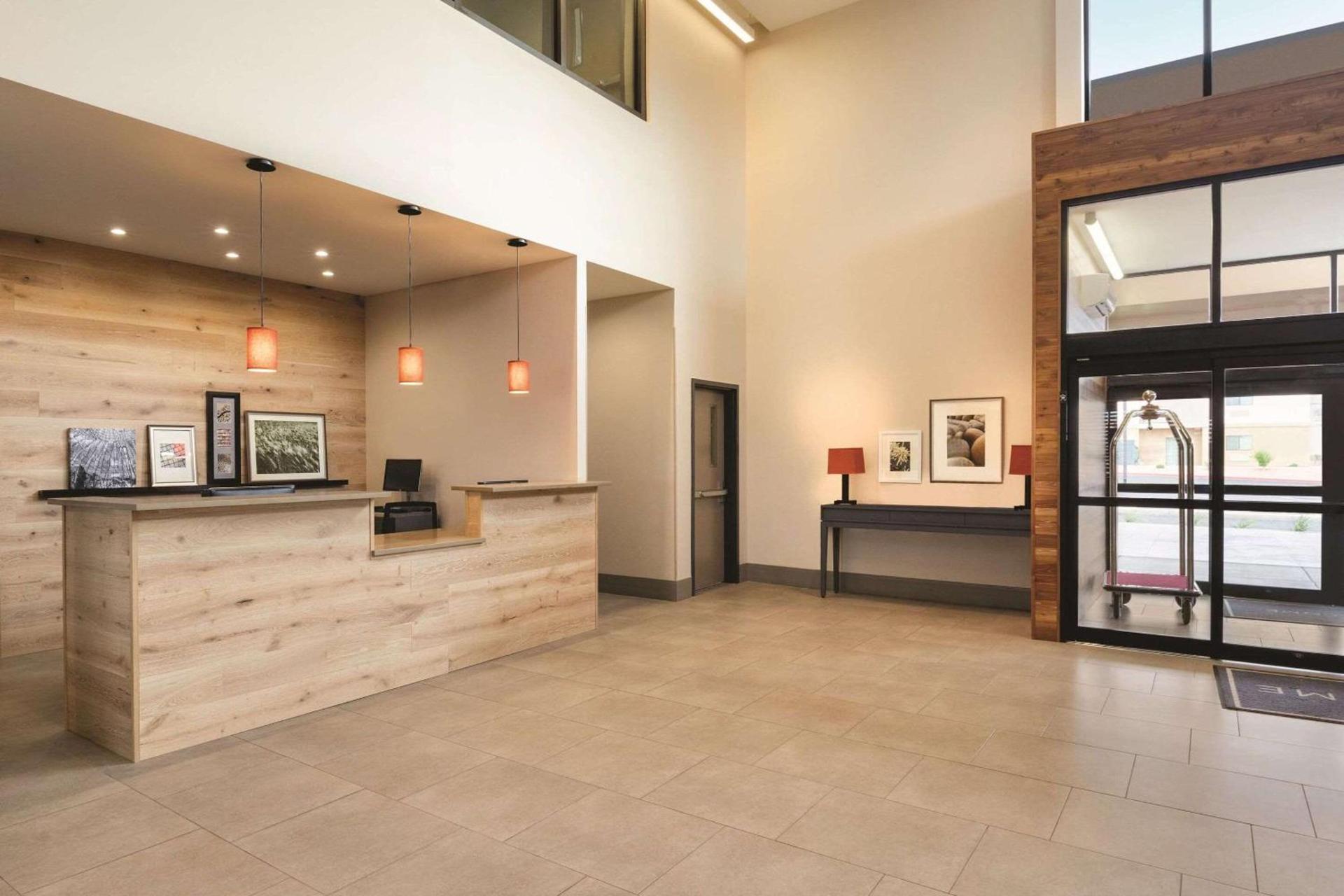 Country Inn & Suites by Radisson, Page, AZ photo 3
