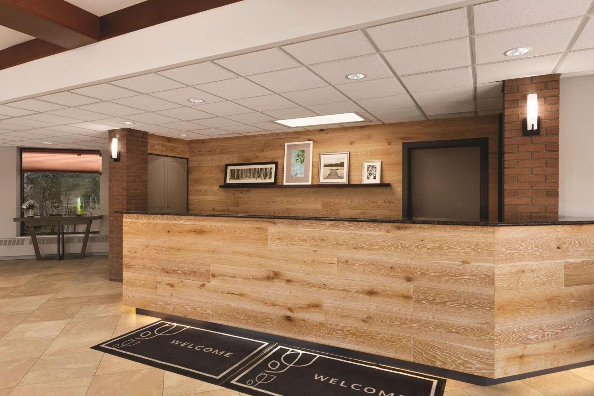 Country Inn & Suites by Radisson, Traverse City, MI photo 7