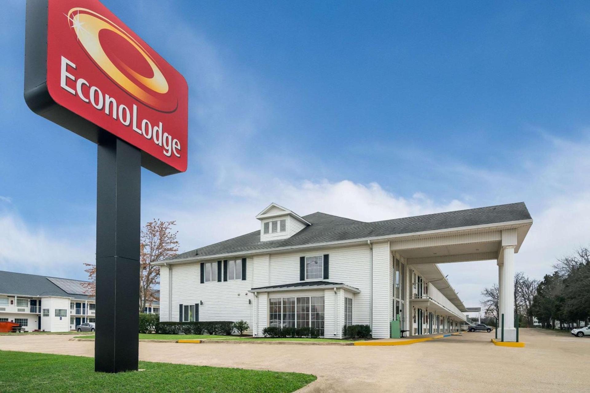 Econo Lodge Branson Theater District photo 3