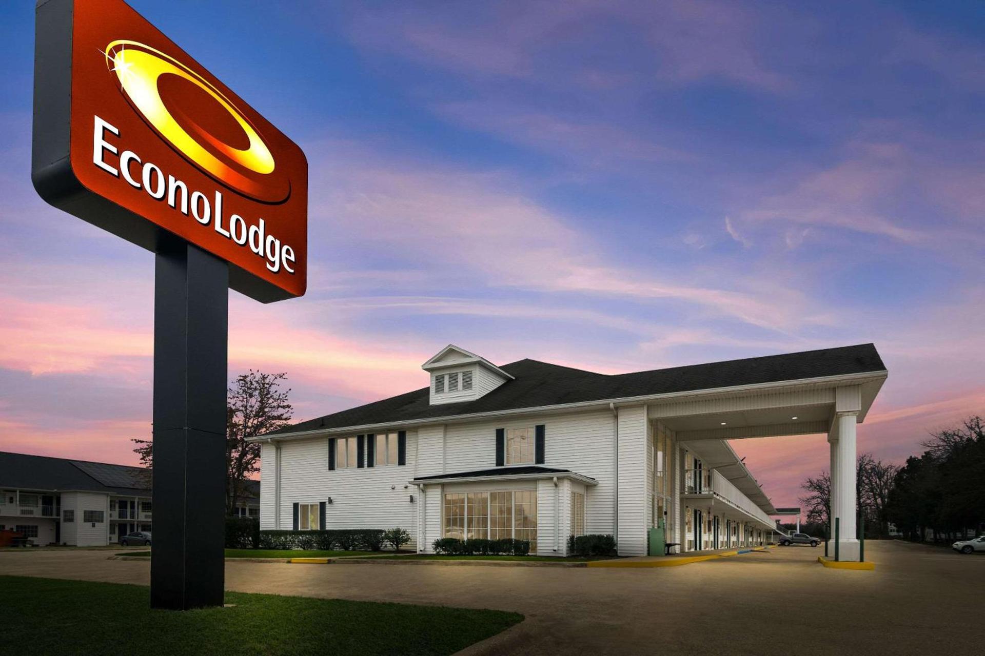 Econo Lodge Branson Theater District photo 1