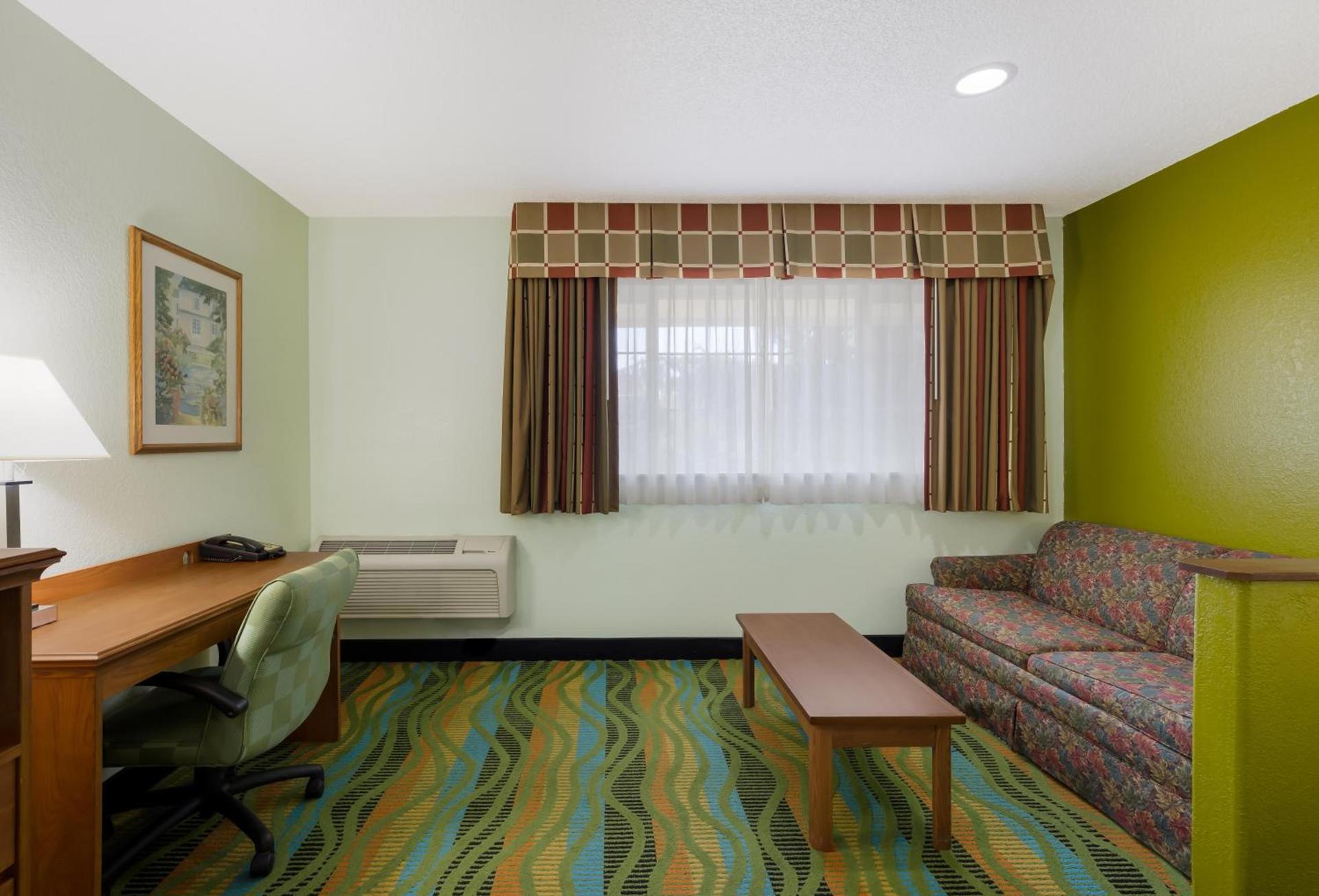 Quality Inn & Suites Medford Airport photo 44