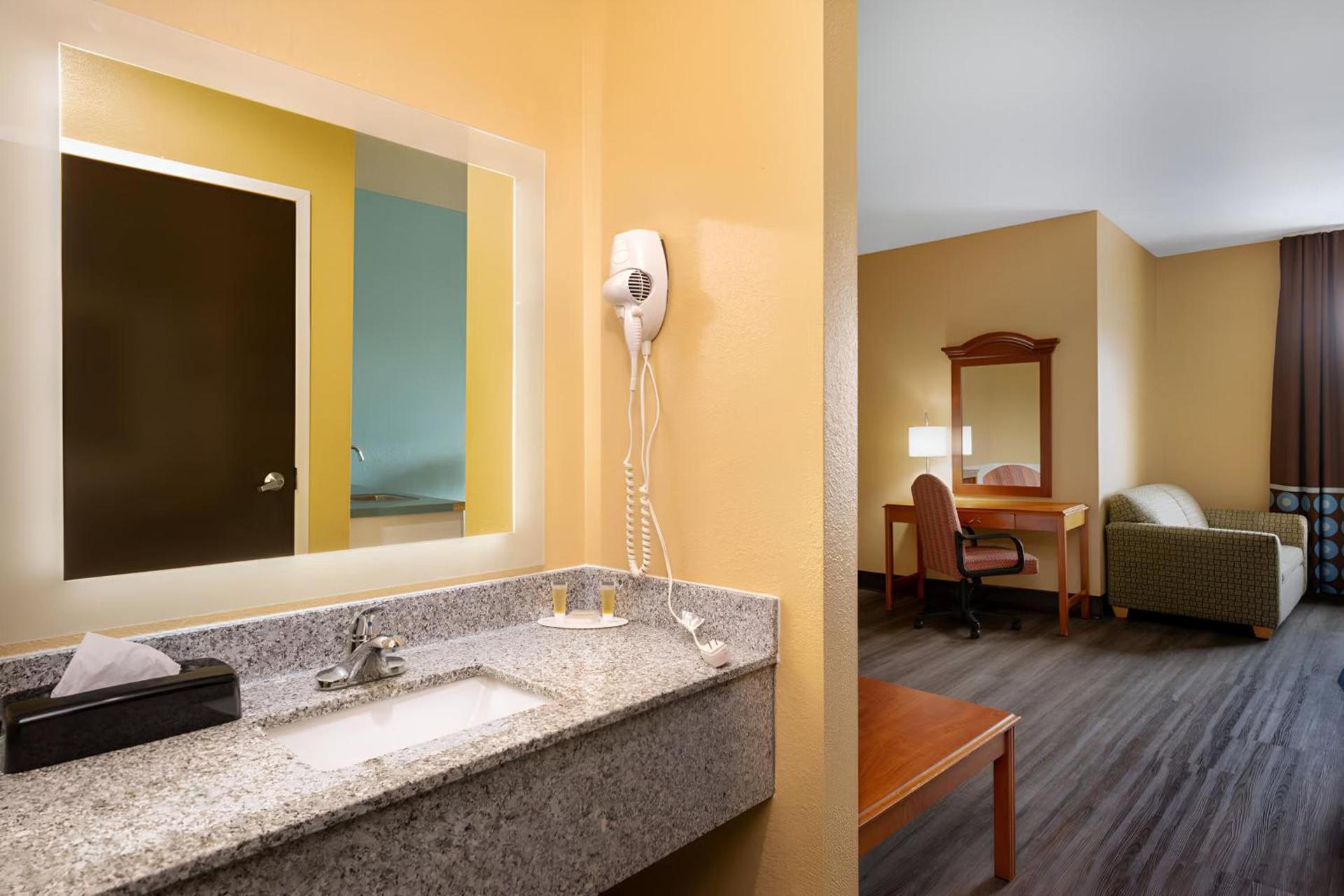 Super 8 by Wyndham Salisbury photo 33